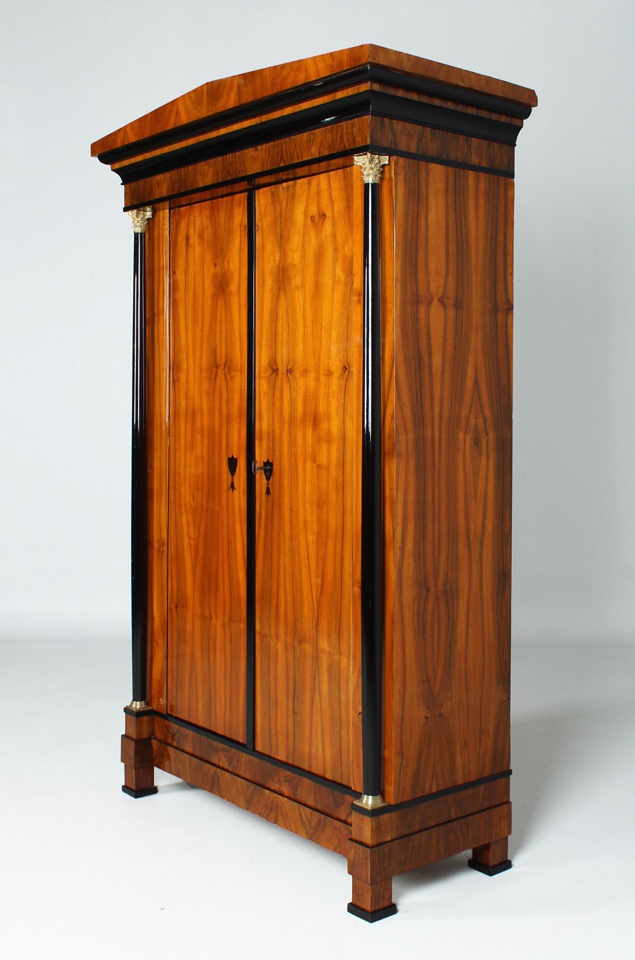 19th Century Biedermeier cabinet with columns

Southern Germany/Austria
Walnut
Biedermeier around 1820

Dimensions: H x W x D: 208 x 133 x 56 cm

The dimensions are taken at the head of the unit. The width and depth of the body are