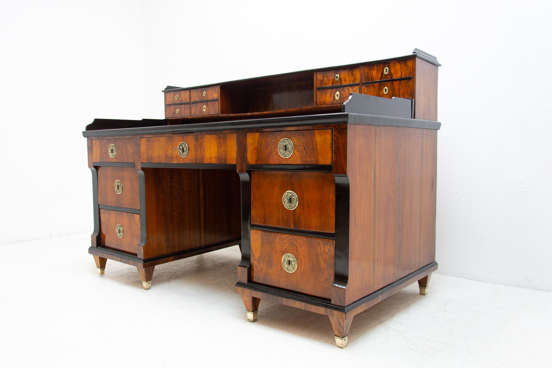 Early 19th Century Biedermeier Writing Desk, 1830s In Excellent Condition In Prague 8, CZ