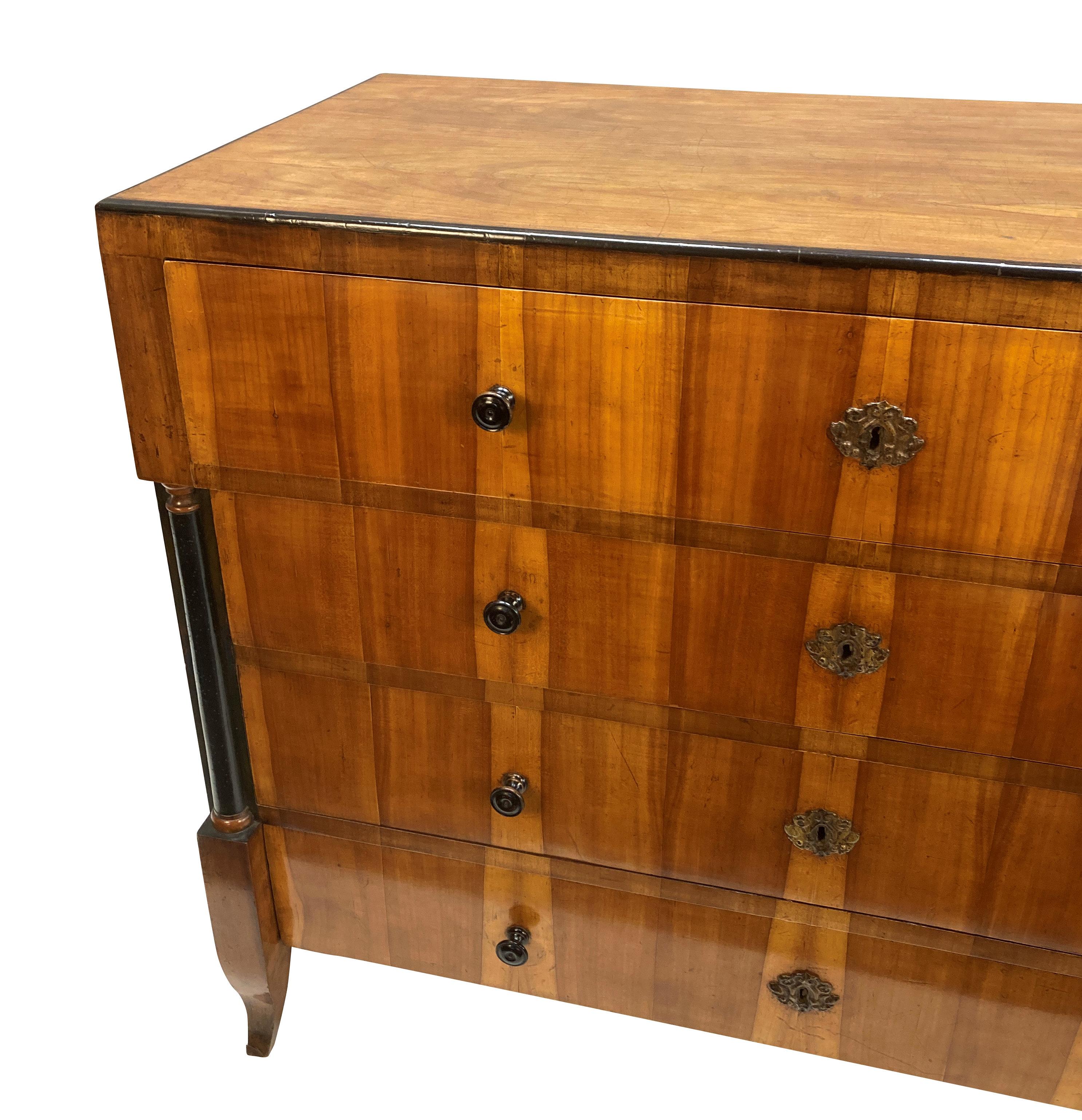 Commode in ciliegio Biedermier dei primi del XIX secolo In condizioni buone in vendita a Kent, Dover