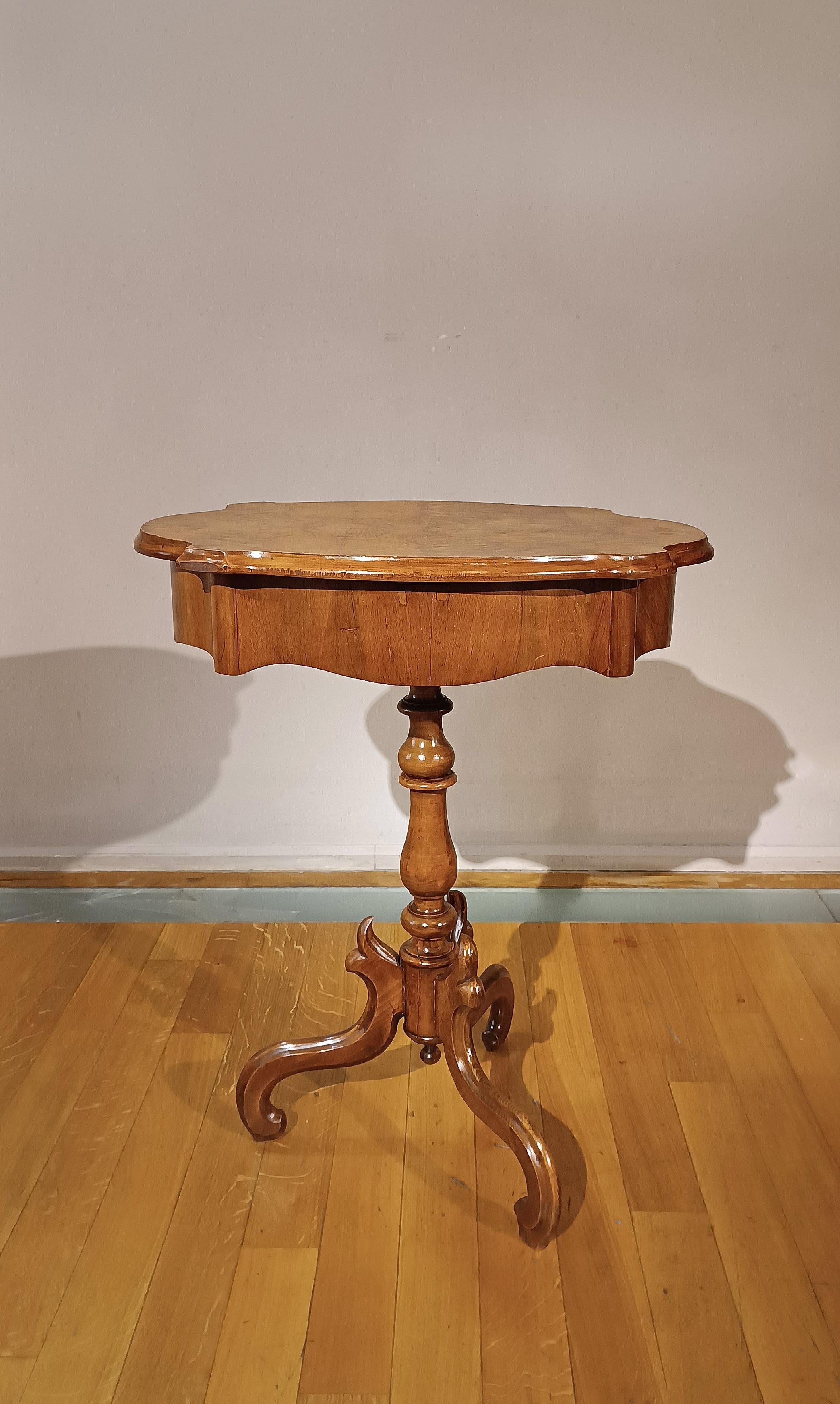 Austrian TABLE D'OUVERTURE EN BIRCHIER DU DÉBUT DU 19e SIÈCLE en vente