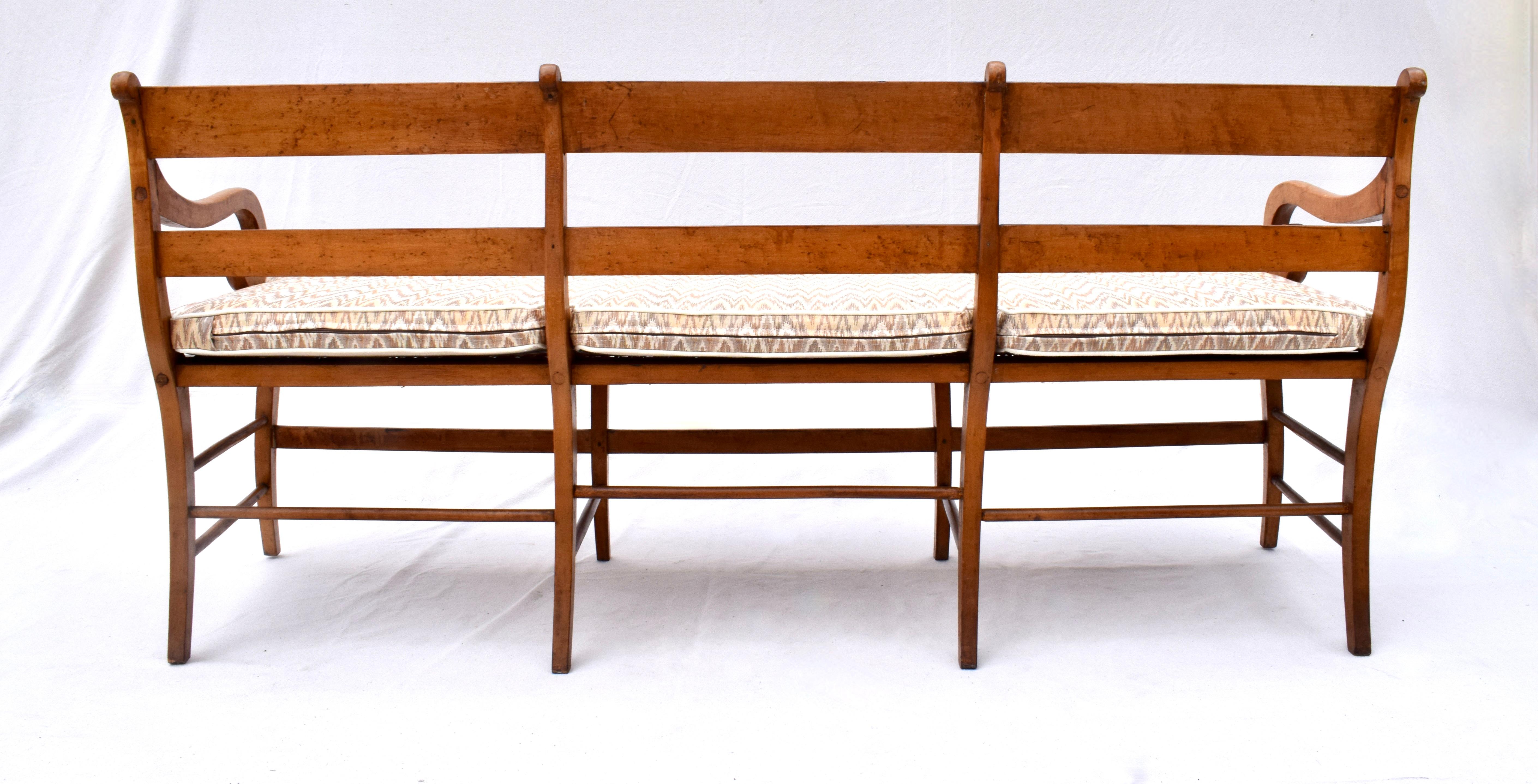 Early 19th Century Bird’S-Eye Maple Sabre Leg Caned Bench For Sale 4