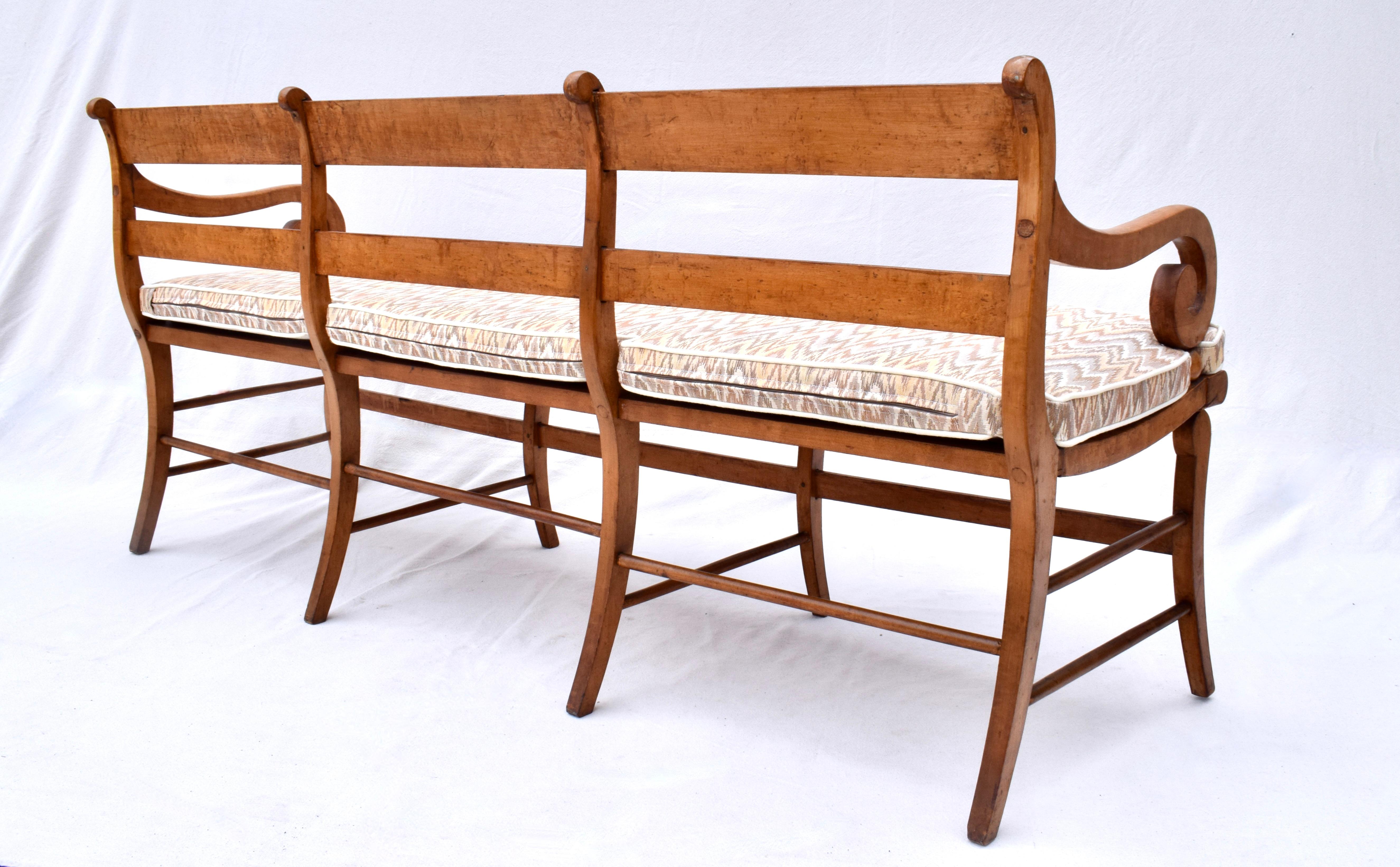 Early 19th Century Bird’S-Eye Maple Sabre Leg Caned Bench For Sale 5