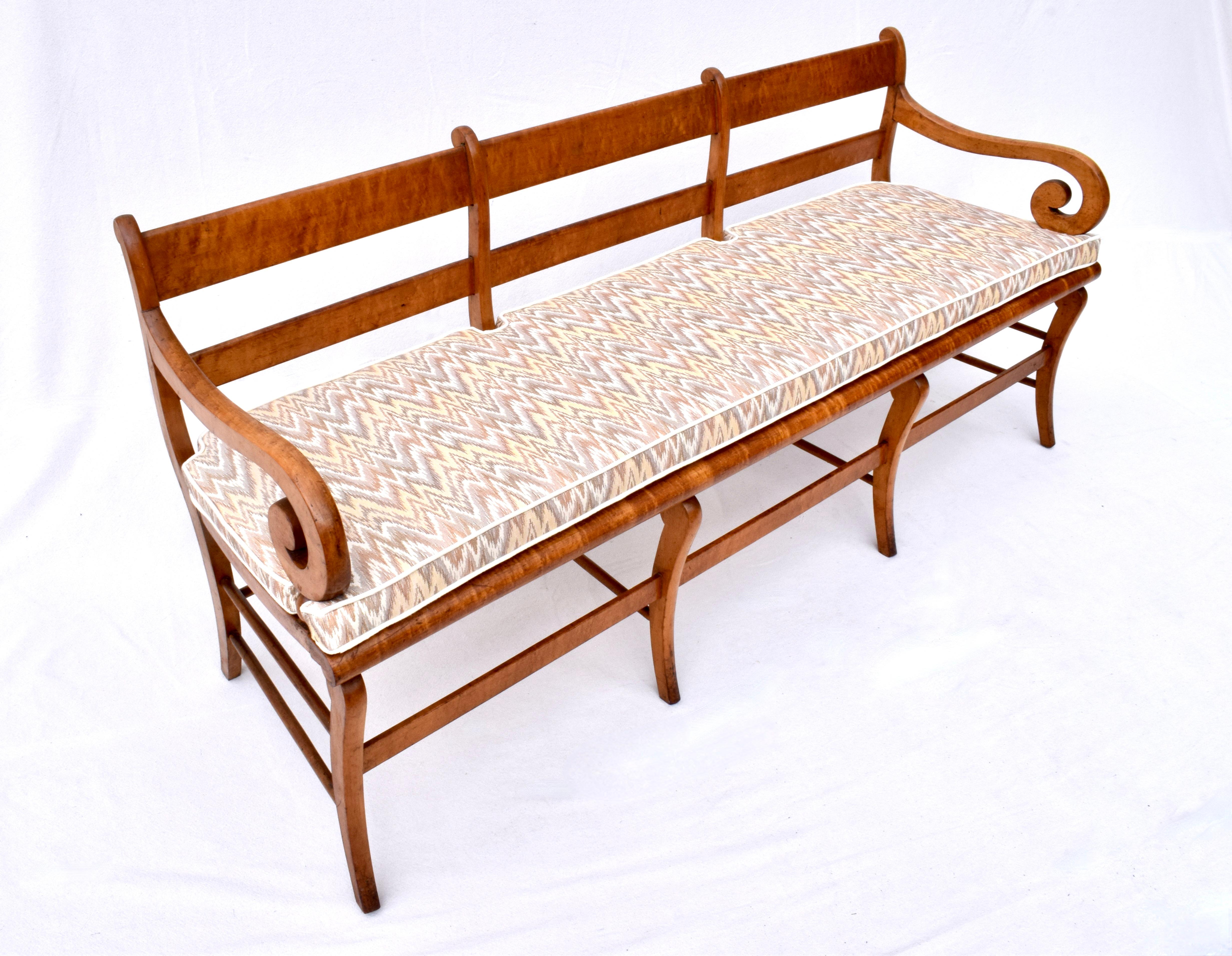 Early 19th Century Bird’S-Eye Maple Sabre Leg Caned Bench For Sale 7