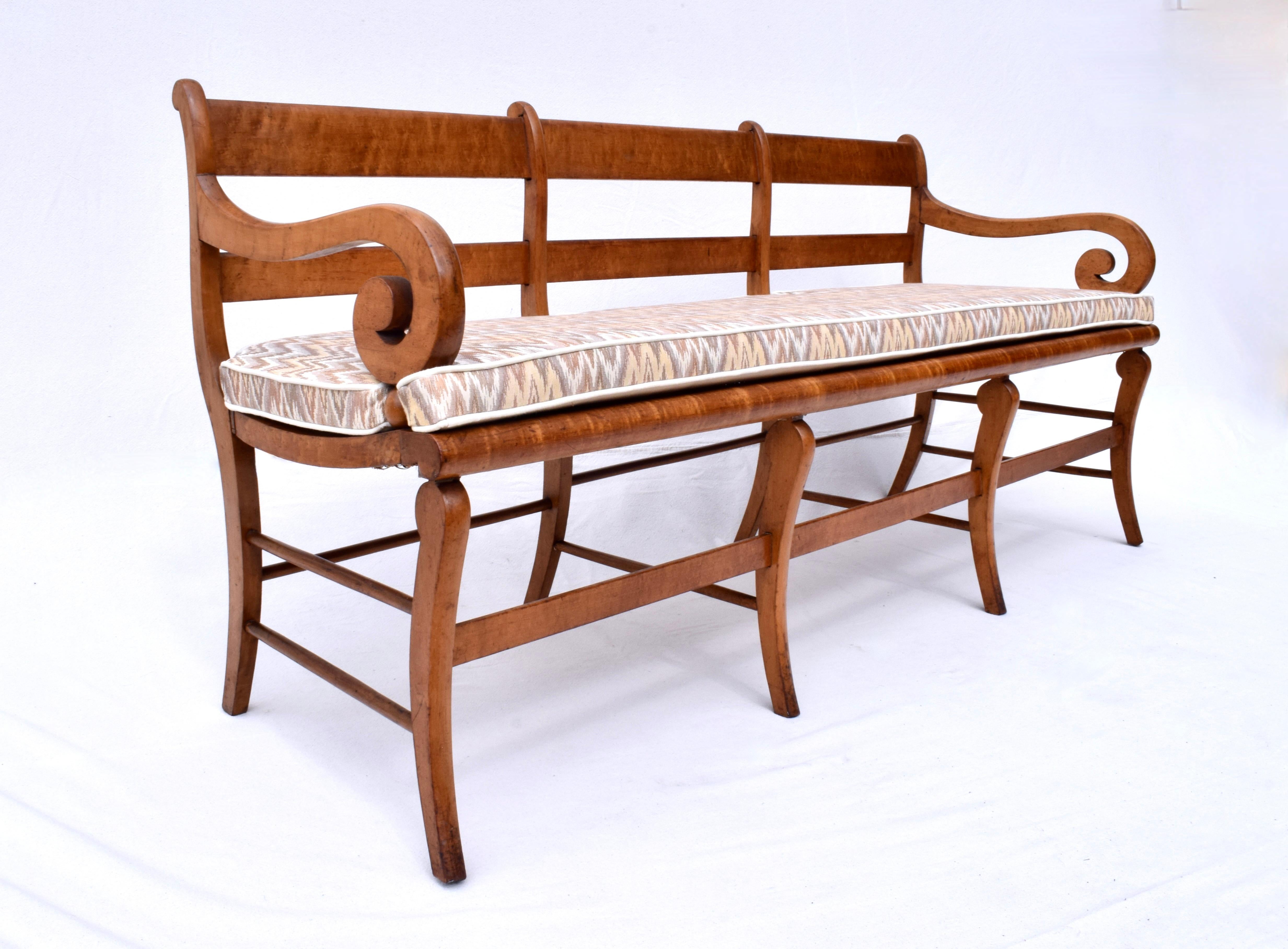 Hand-Woven Early 19th Century Bird’S-Eye Maple Sabre Leg Caned Bench For Sale