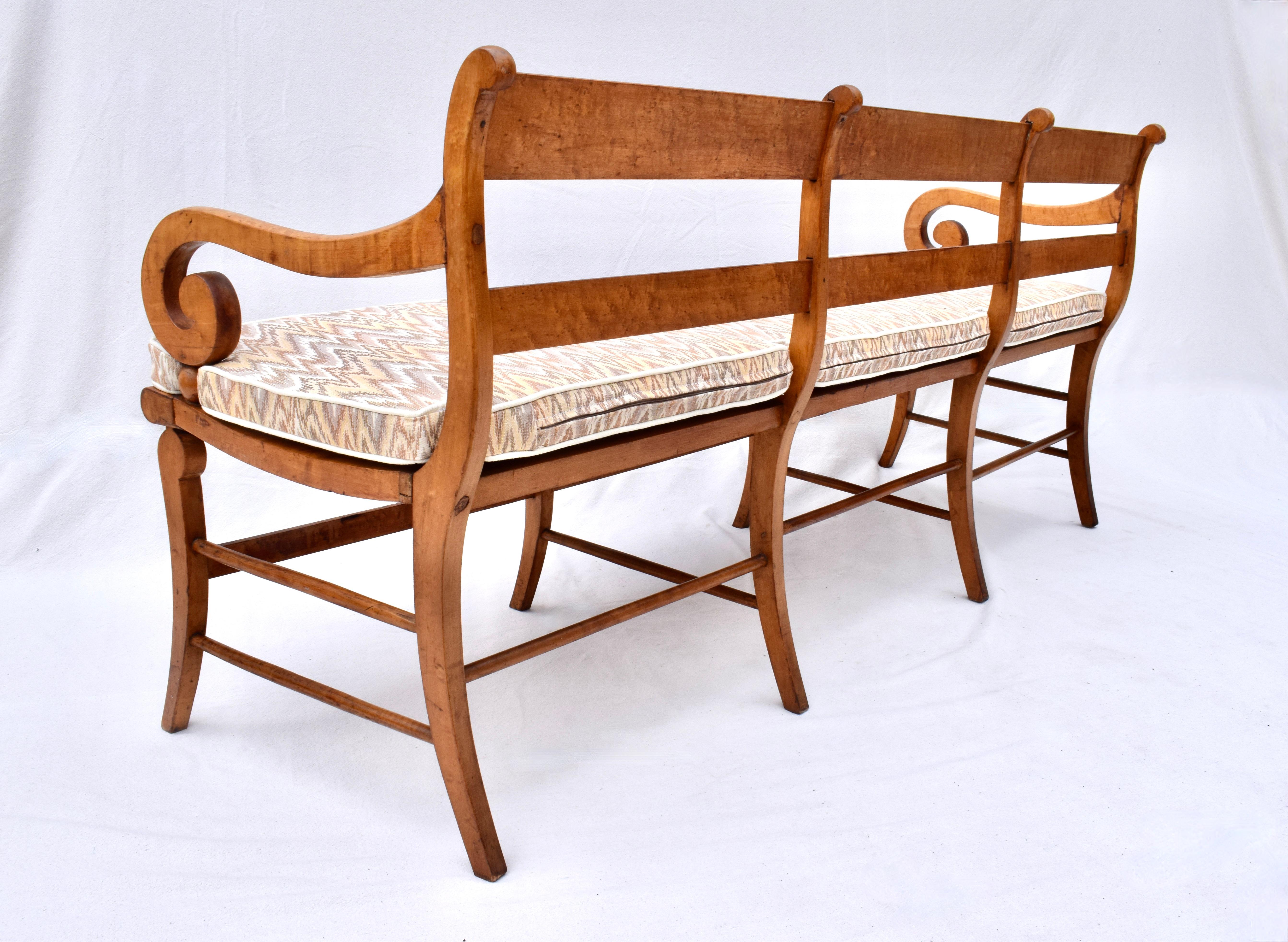 Early 19th Century Bird’S-Eye Maple Sabre Leg Caned Bench For Sale 3