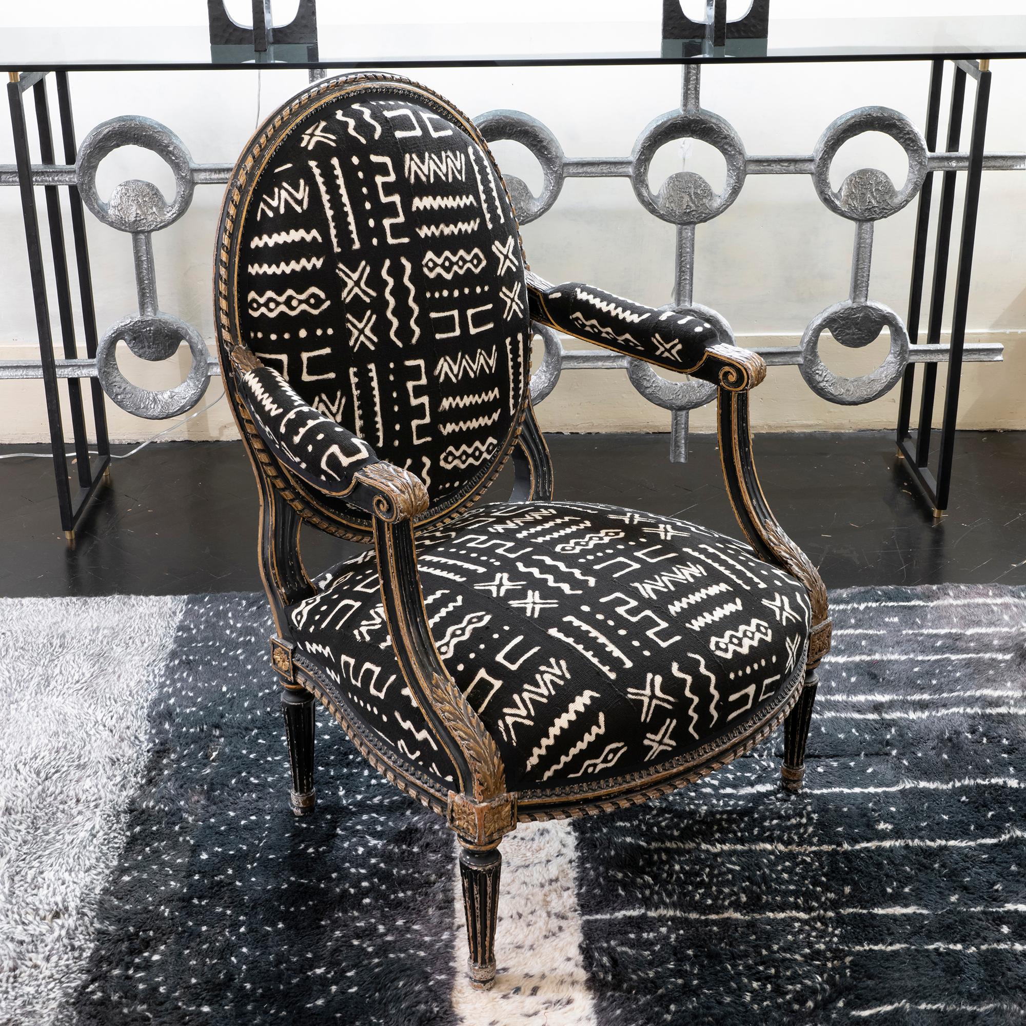 Early 19th century Italian armchair, black and gilded newly reupholstered with a black and white ethnic print cotton fabric.