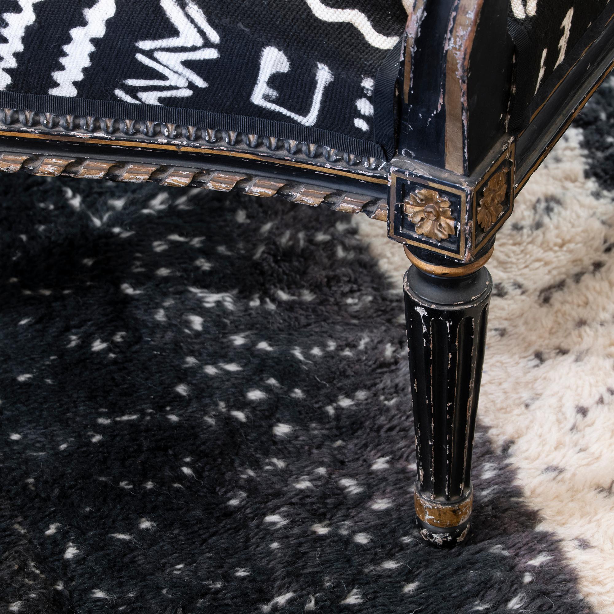 Early 19th Century Black and Gilded Armchair Black and White Ethnic Fabric 1