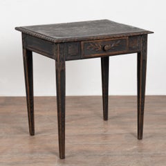 Mesa auxiliar de roble sueco negro con cajón de principios del siglo XIX