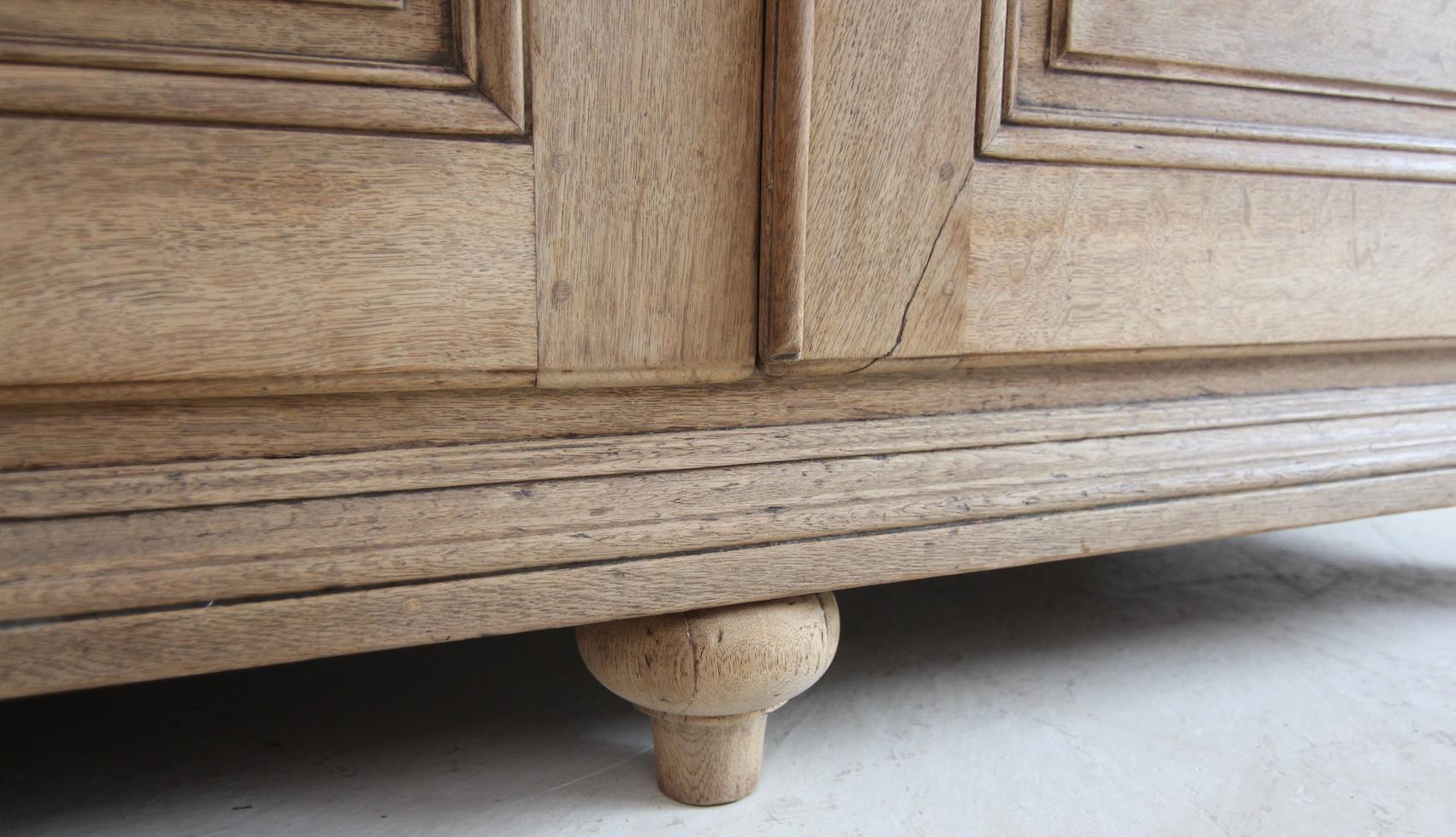 Armadio o guardaroba in Oak sbiancato dell'inizio del XIX secolo in vendita 6
