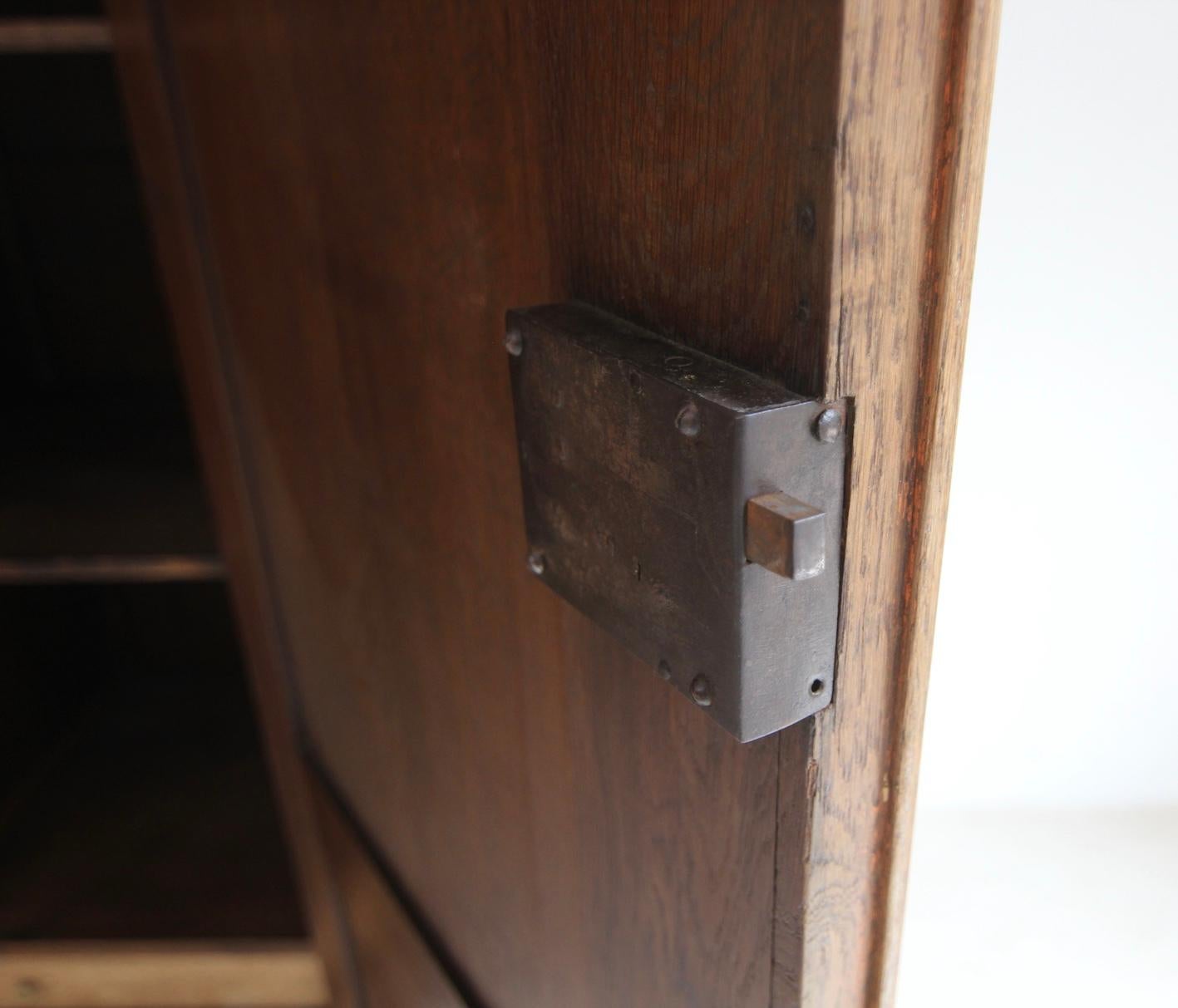 Armadio o guardaroba in Oak sbiancato dell'inizio del XIX secolo in vendita 10