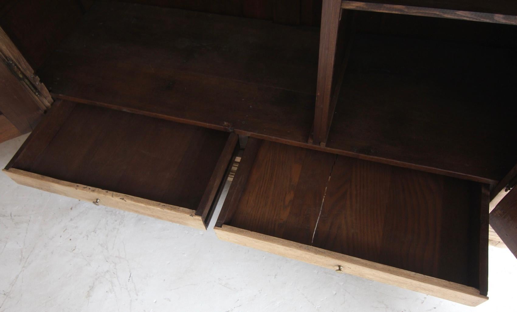 Armadio o guardaroba in Oak sbiancato dell'inizio del XIX secolo in vendita 11