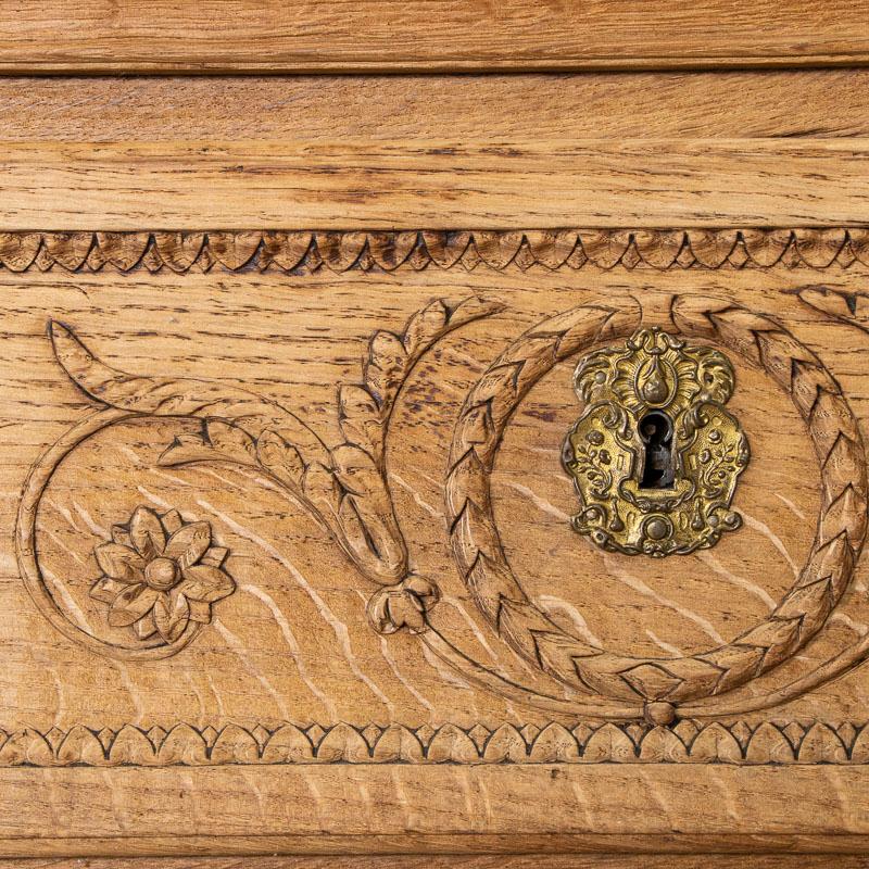 Early 19th Century Bleached Oak Chest of 3 Drawers from France 3