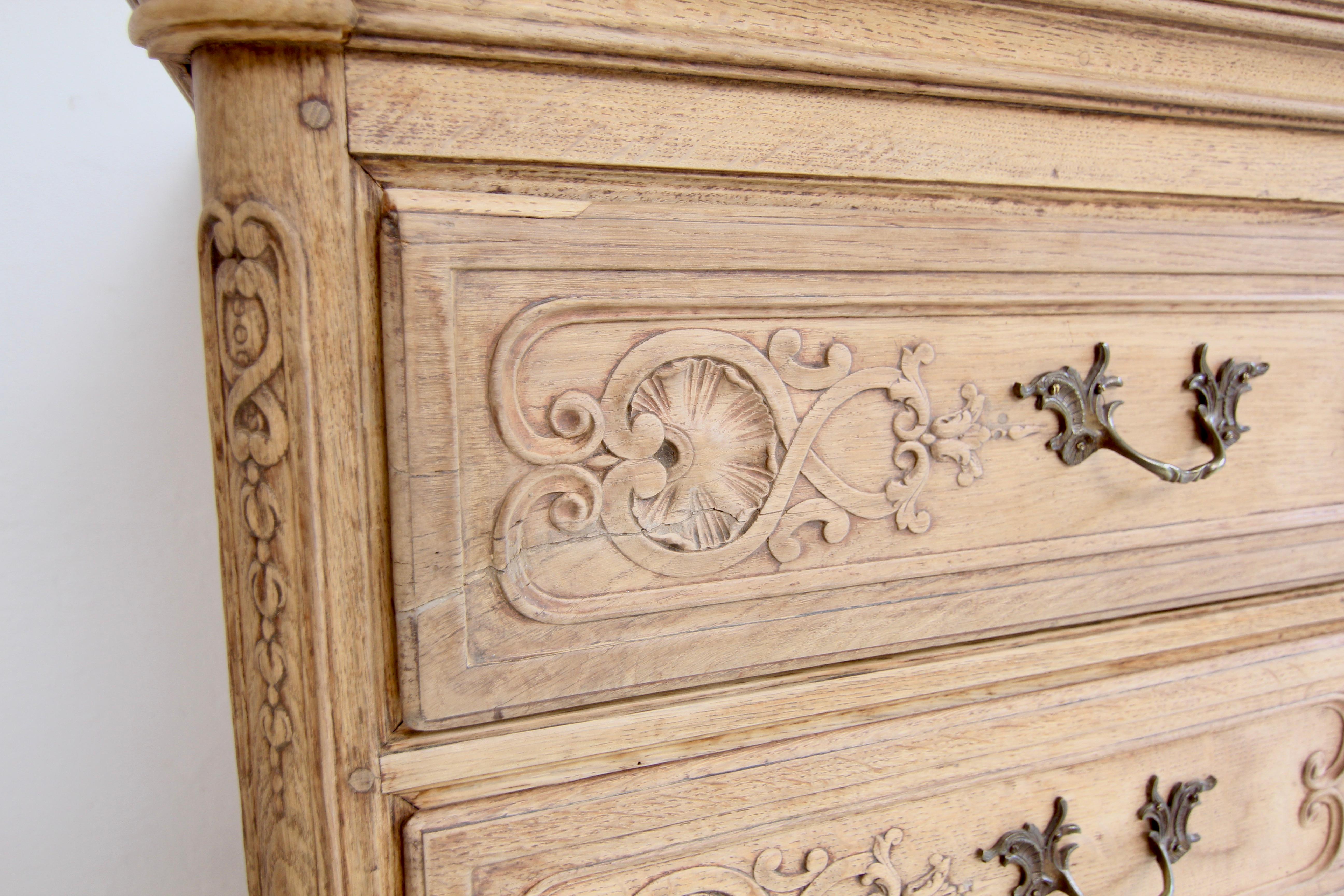 Cassettiera in Oak sbiancato dei primi del XIX secolo in vendita 4