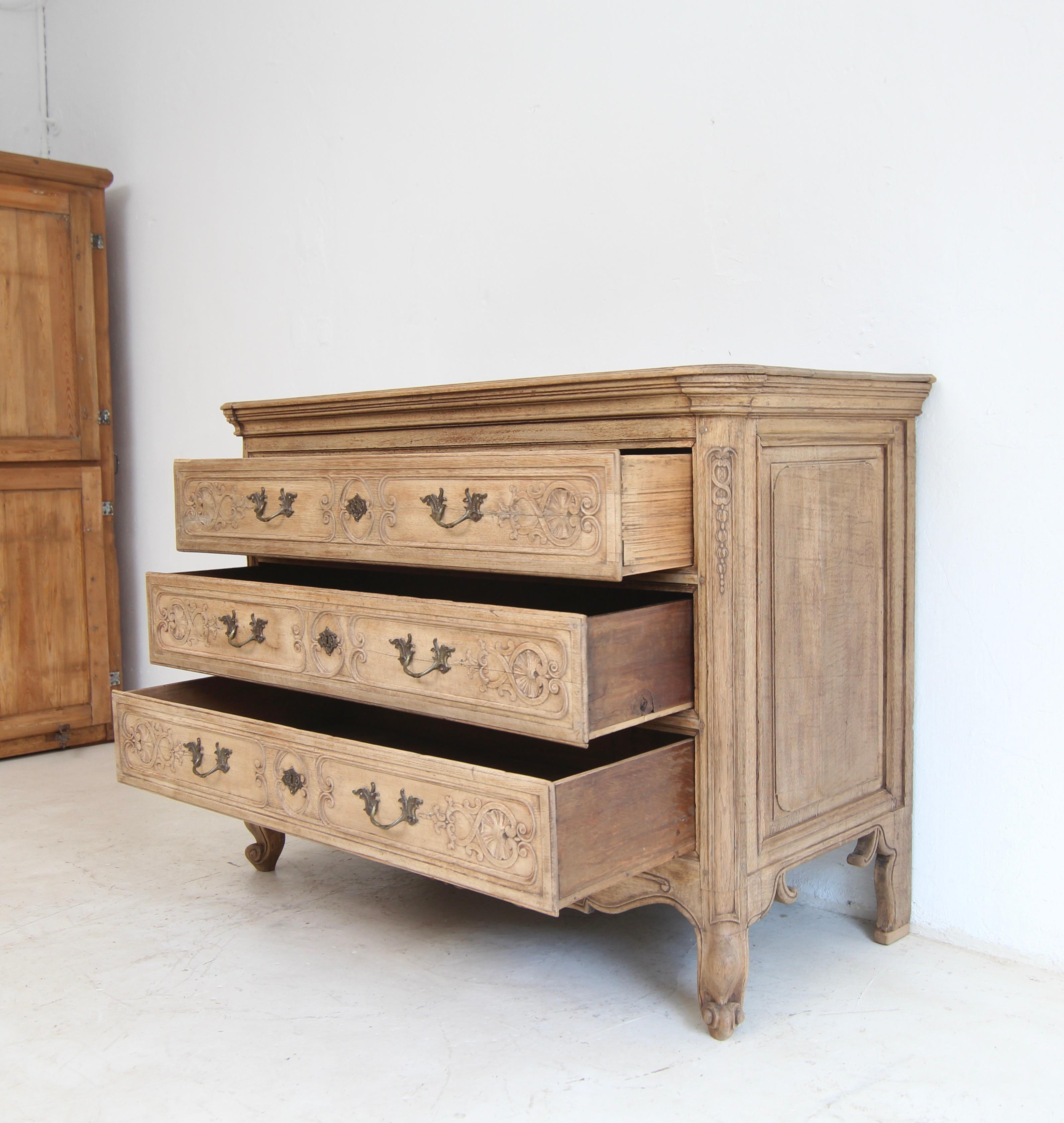 Cassettiera in Oak sbiancato dei primi del XIX secolo in vendita 10
