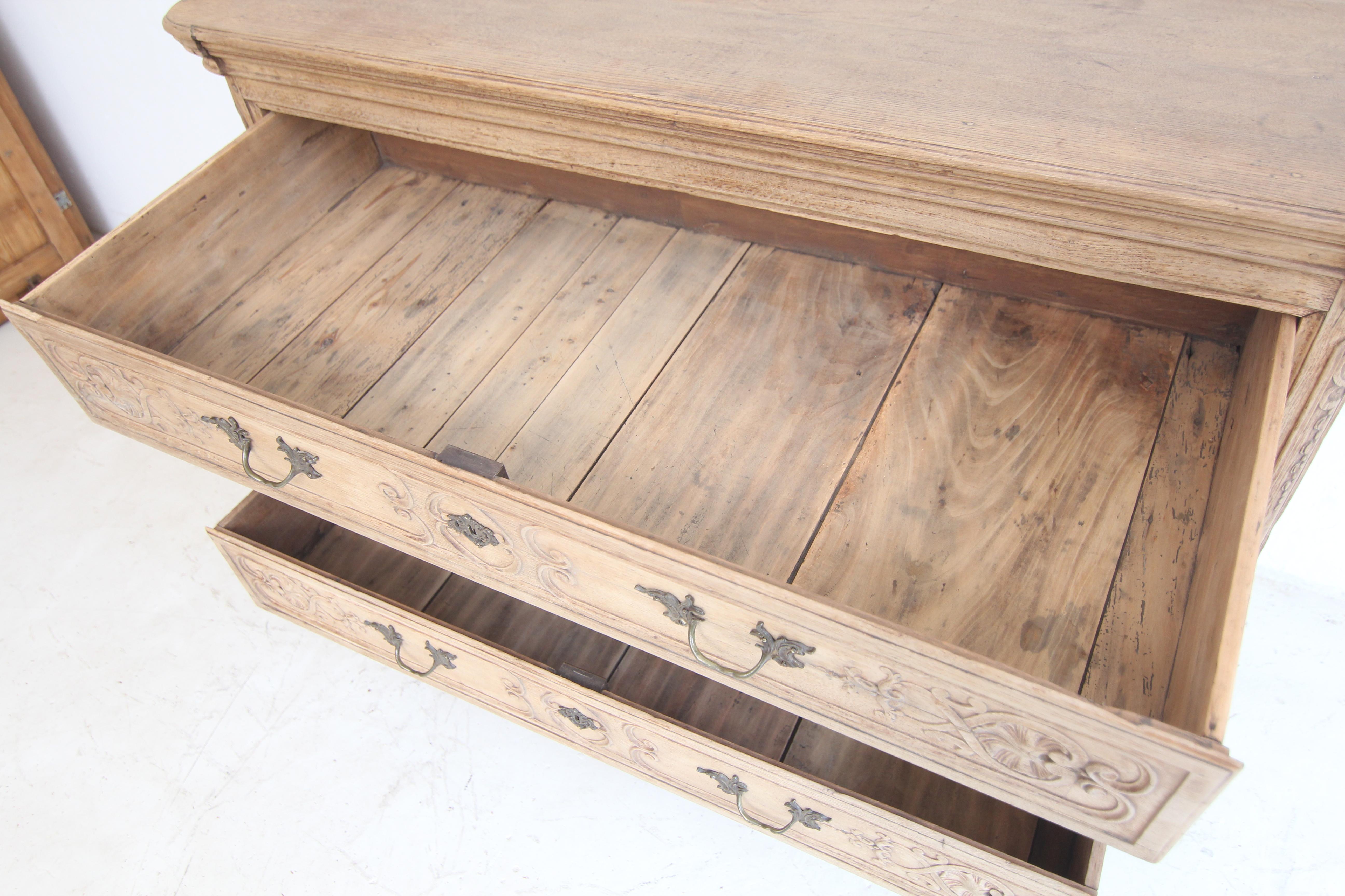 Cassettiera in Oak sbiancato dei primi del XIX secolo in vendita 11