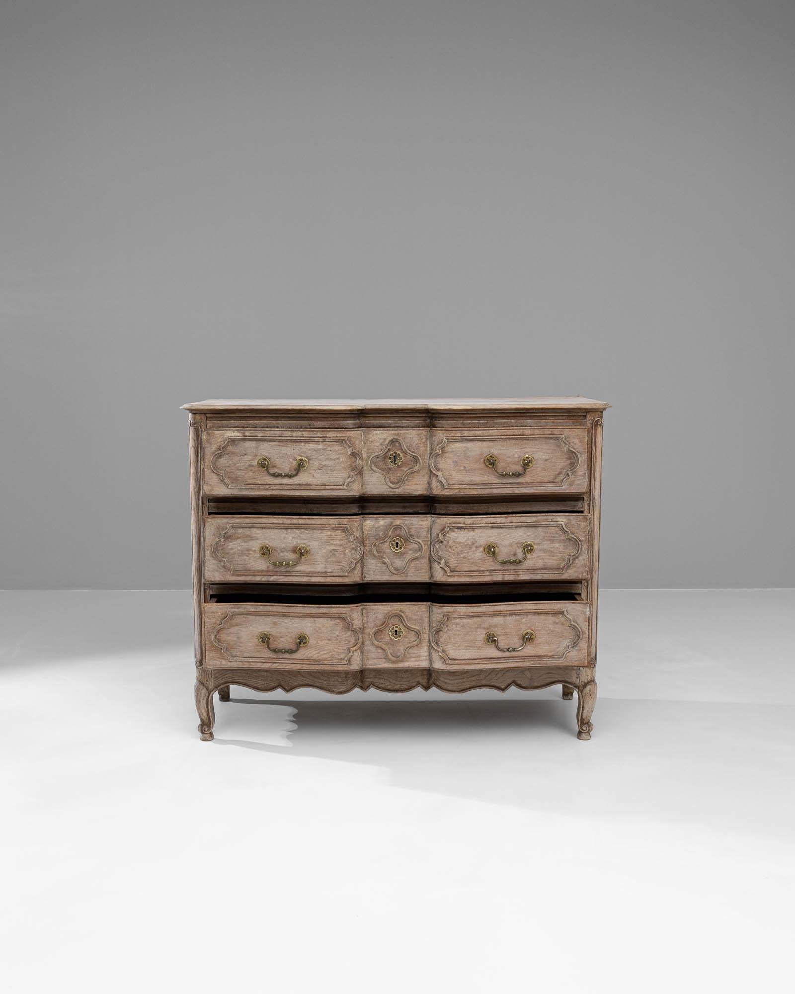 French Early 19th Century Bleached Oak Chest Of Drawers For Sale