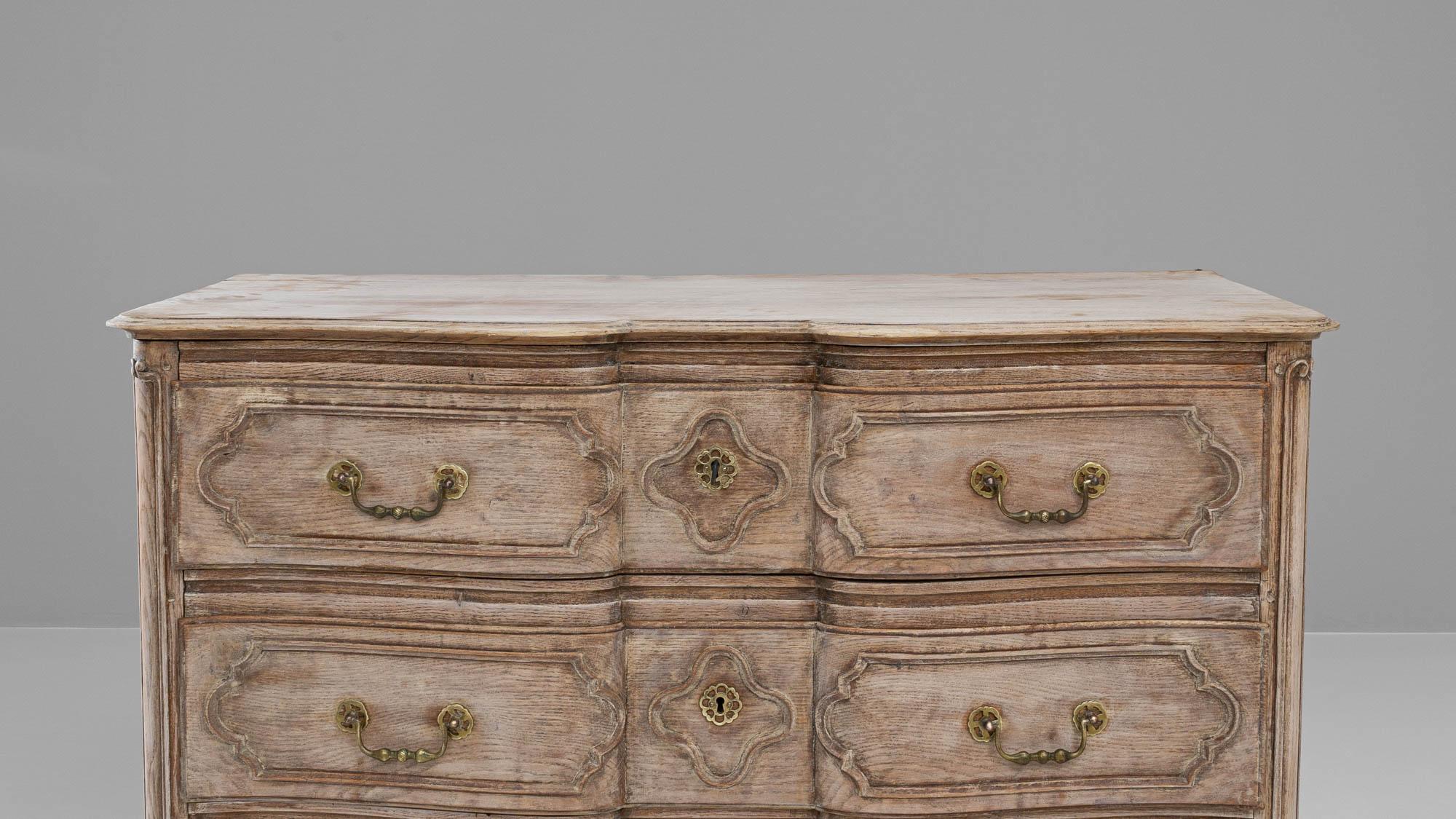 Early 19th Century Bleached Oak Chest Of Drawers For Sale 1