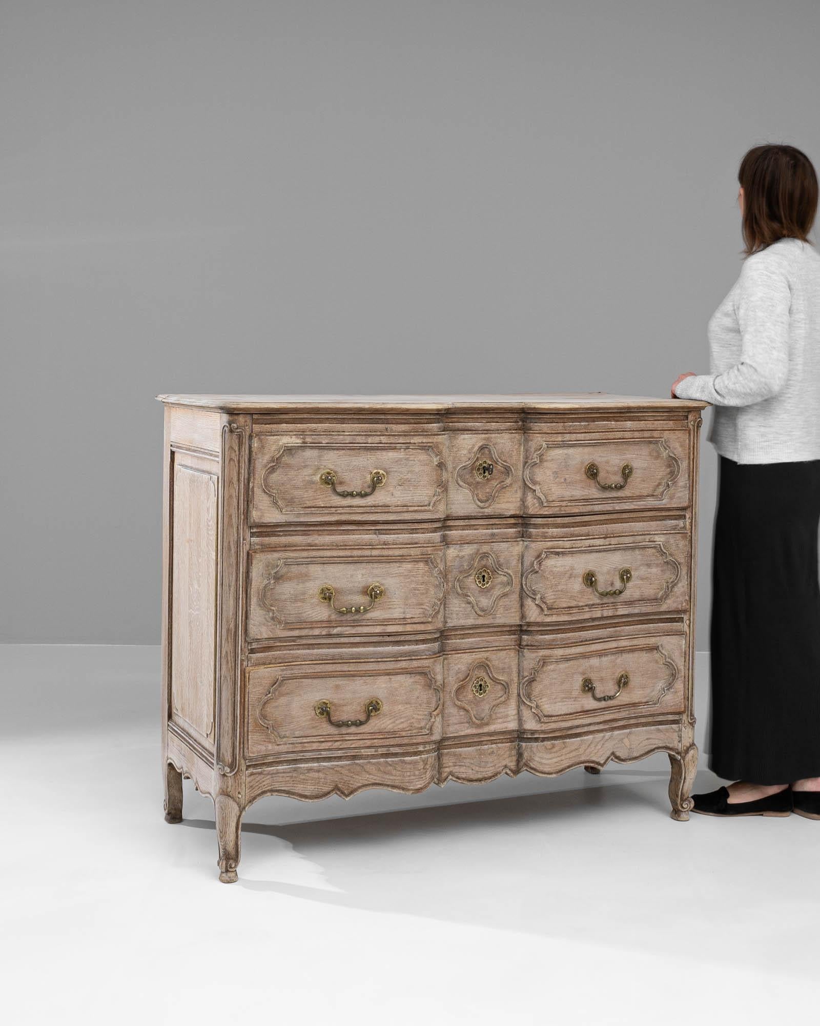 Early 19th Century Bleached Oak Chest Of Drawers For Sale 2