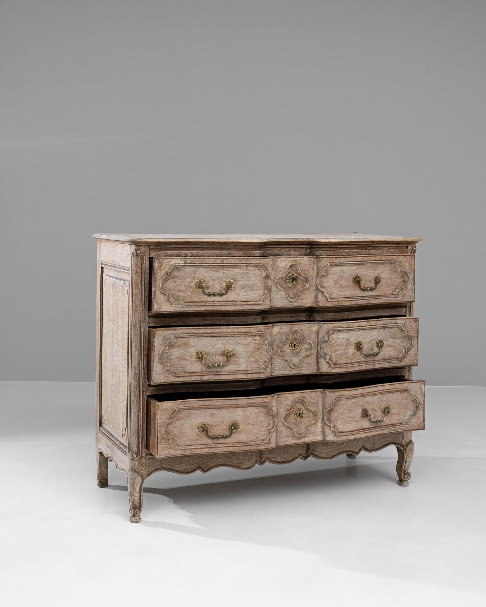 Early 19th Century Bleached Oak Chest Of Drawers For Sale 3