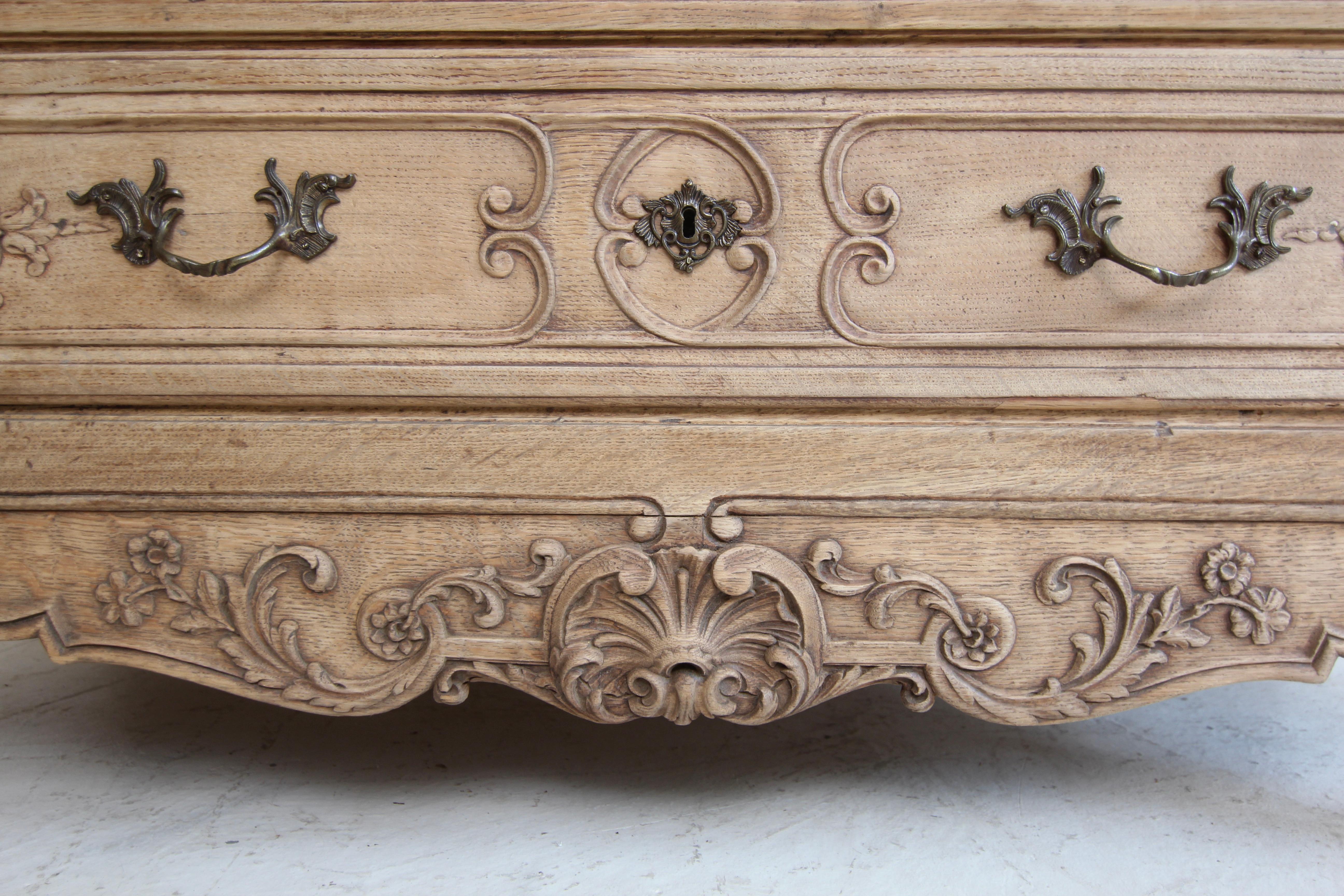 Cassettiera in Oak sbiancato dei primi del XIX secolo in vendita 3