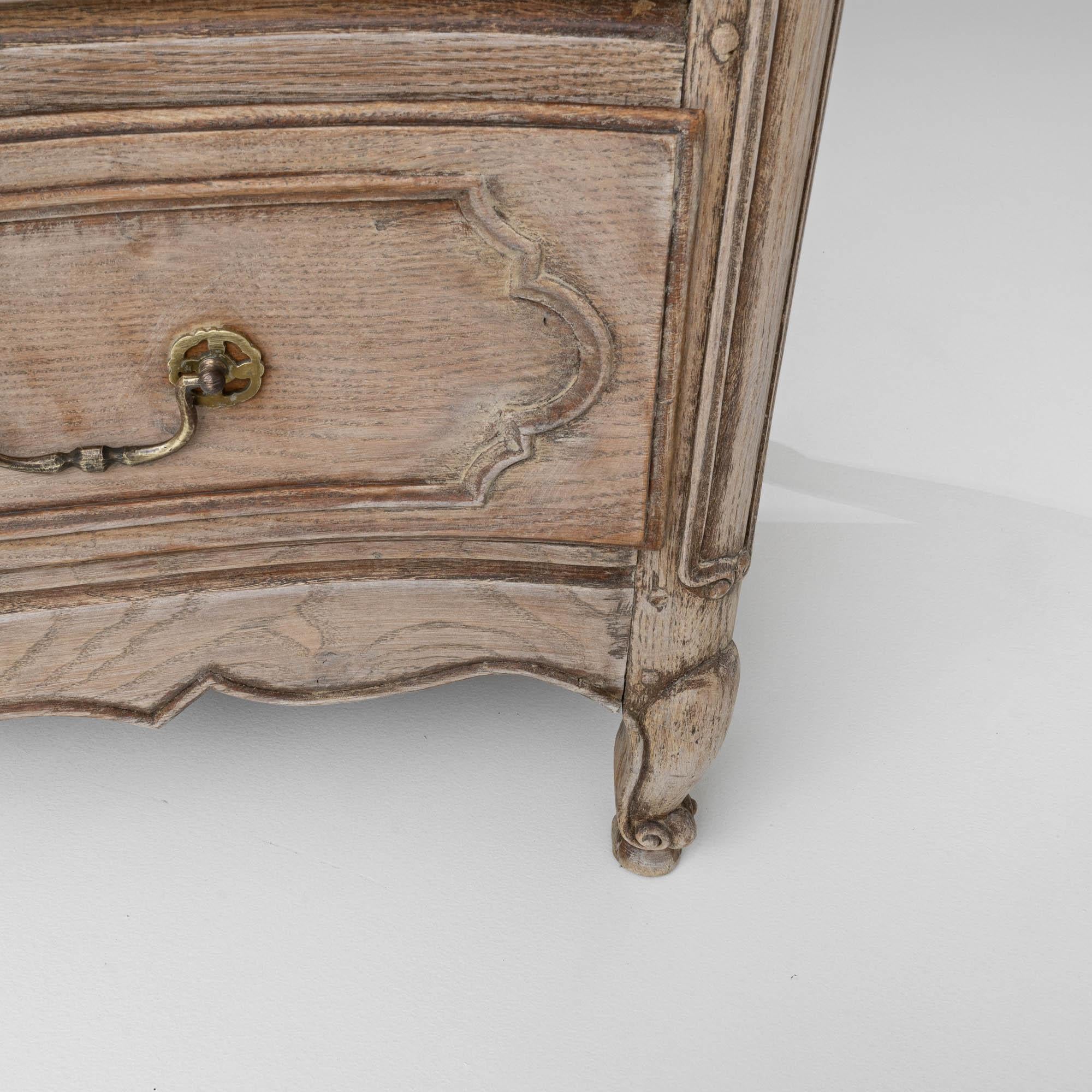 Commode en Oak Oak blanchi du début du 19ème siècle en vente 3