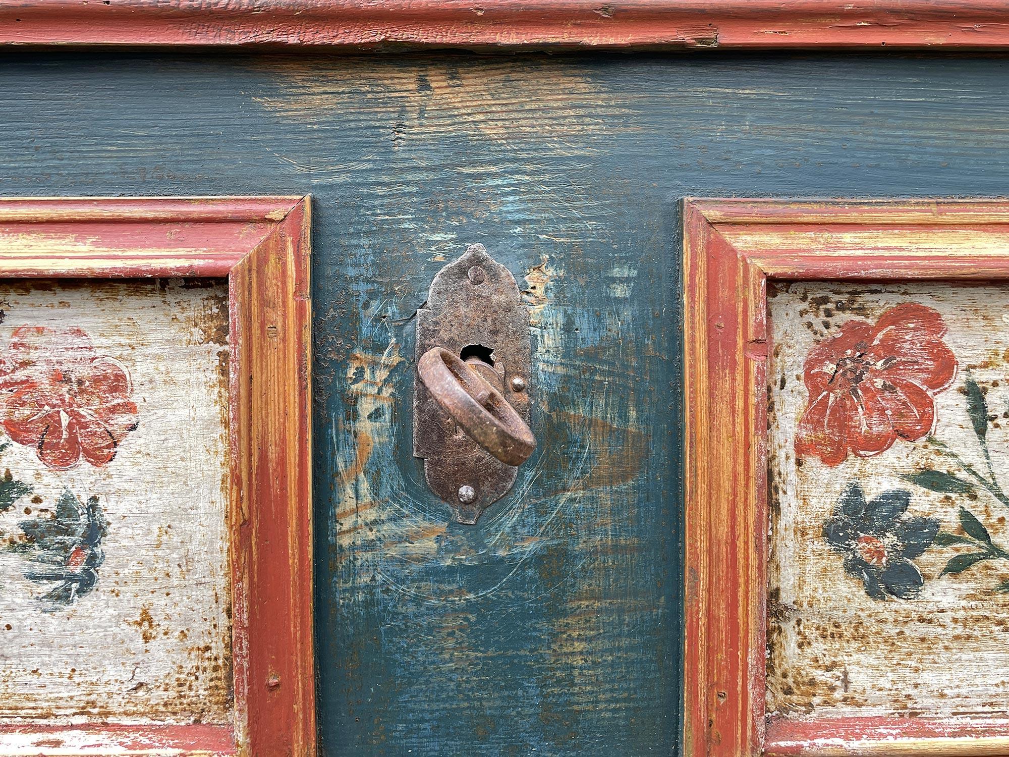 Early 19th Century Blu Floral Painted Blanket Chest 2