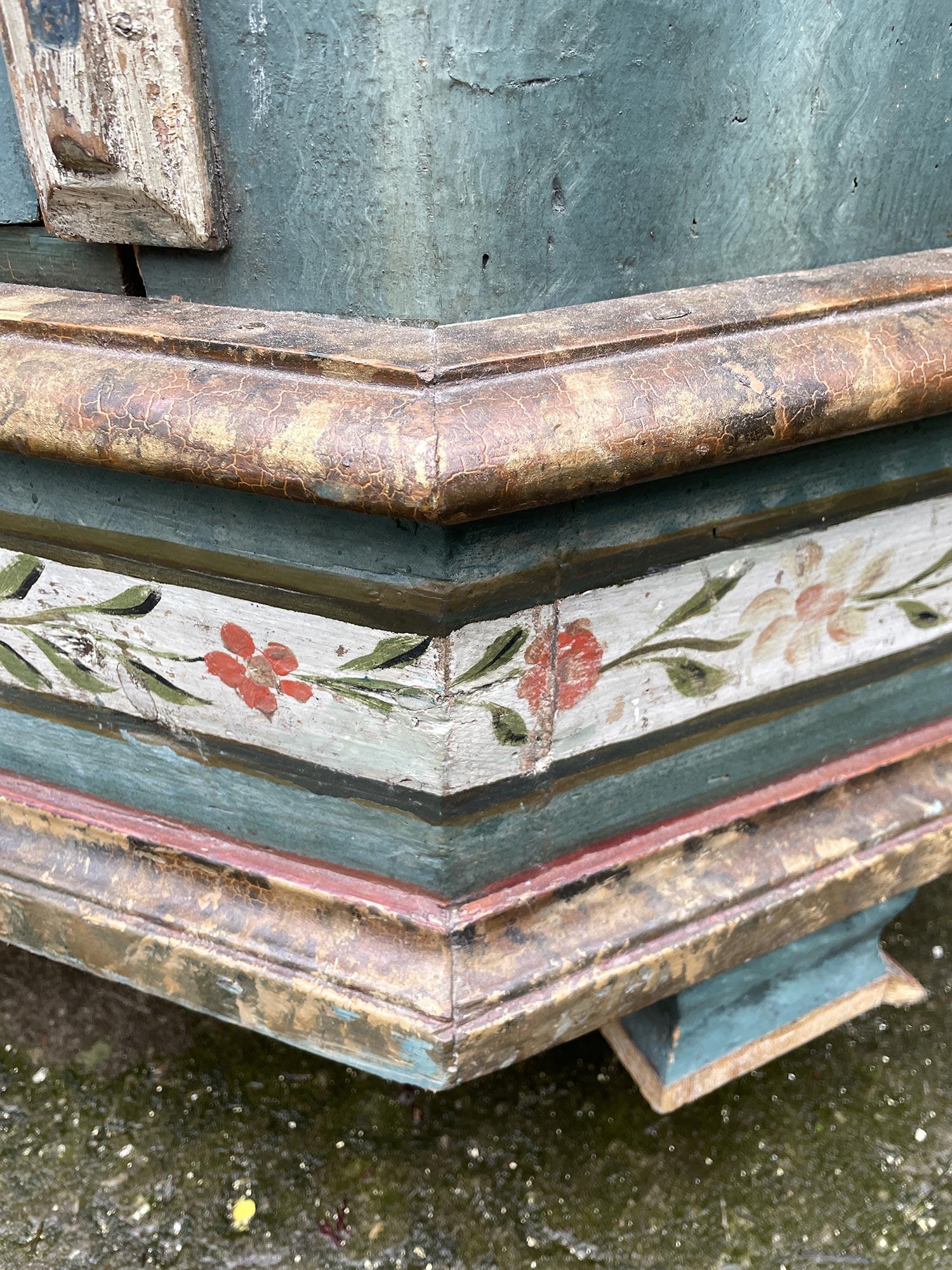 Early 19th Century Blu Floral Painted Wardrobe 5