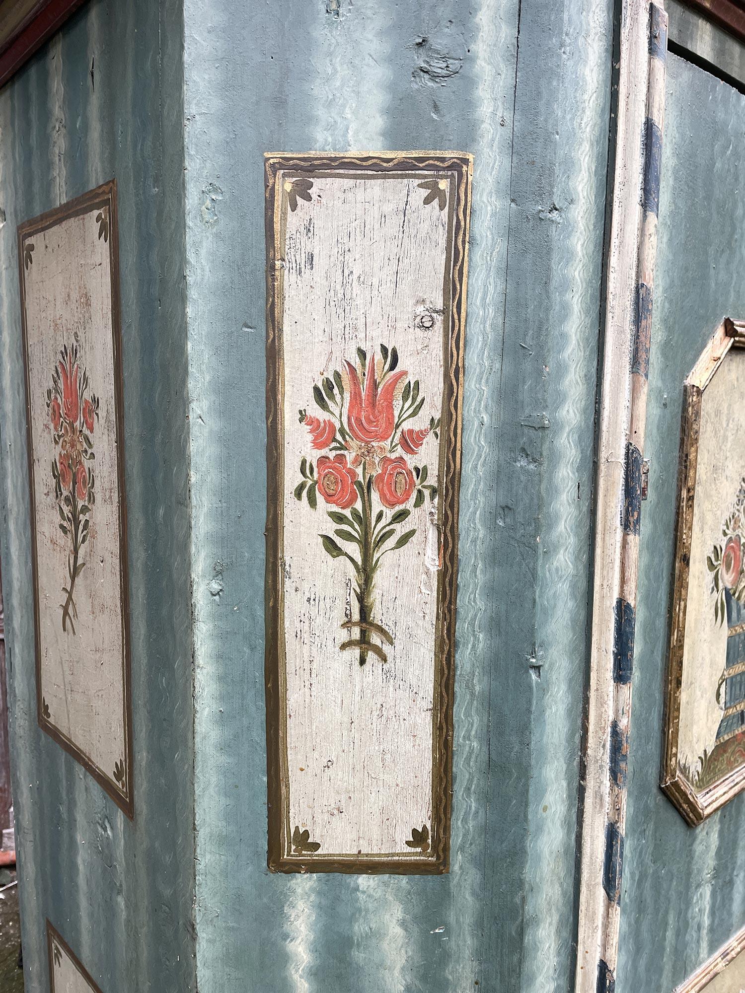 Early 19th Century Blu Floral Painted Wardrobe 6