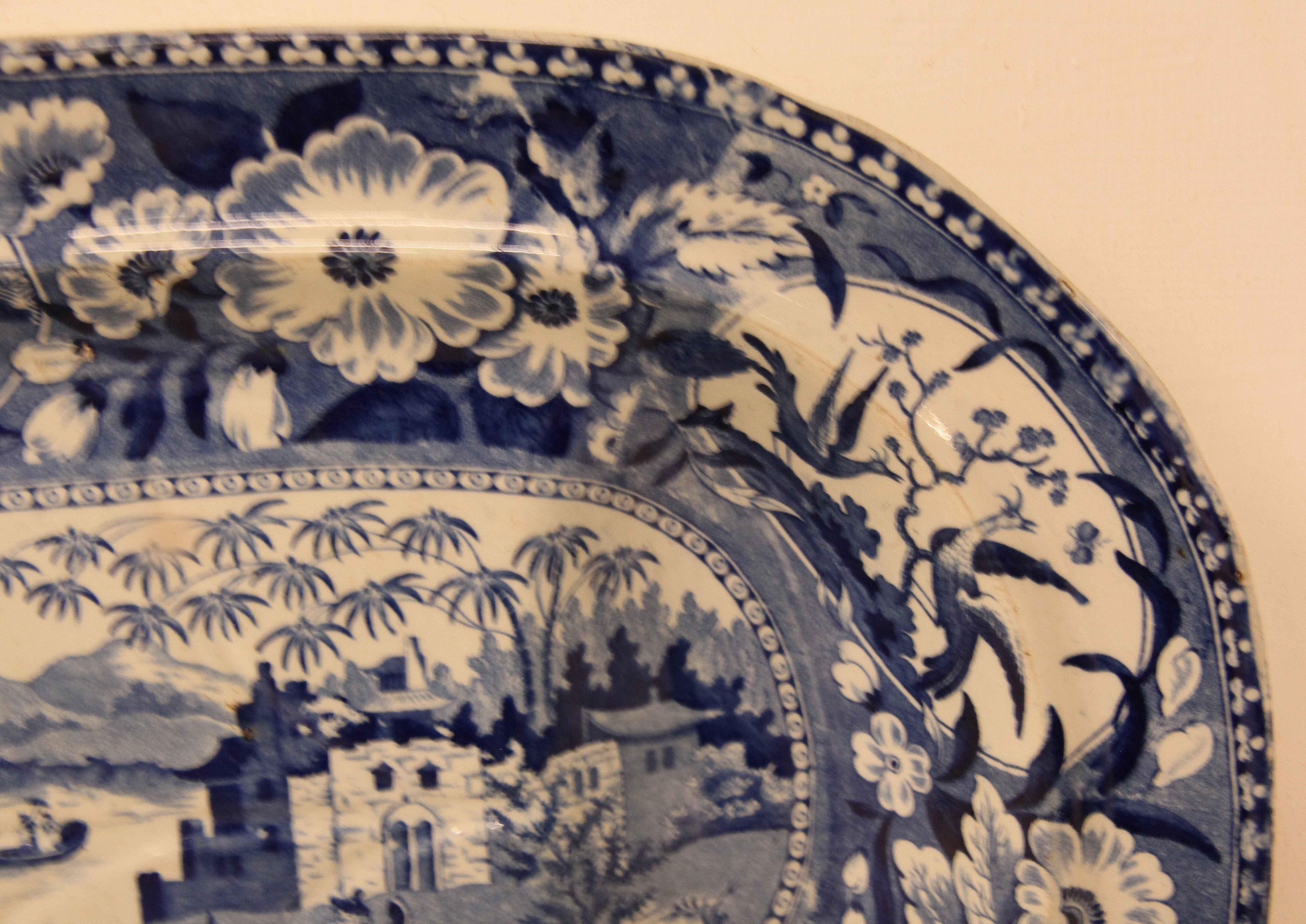 Early 19th Century Blue and White Well and Tree Platter In Good Condition In Wilson, NC