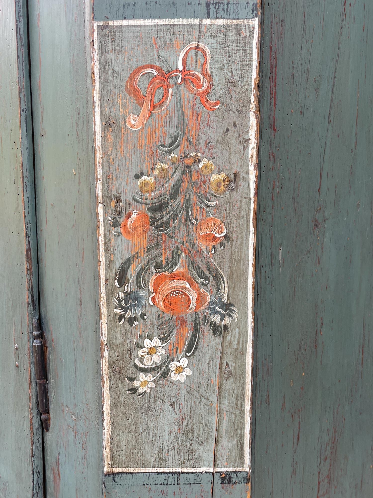 Early 19th Century Blue Floral Painted Cabinet For Sale 6