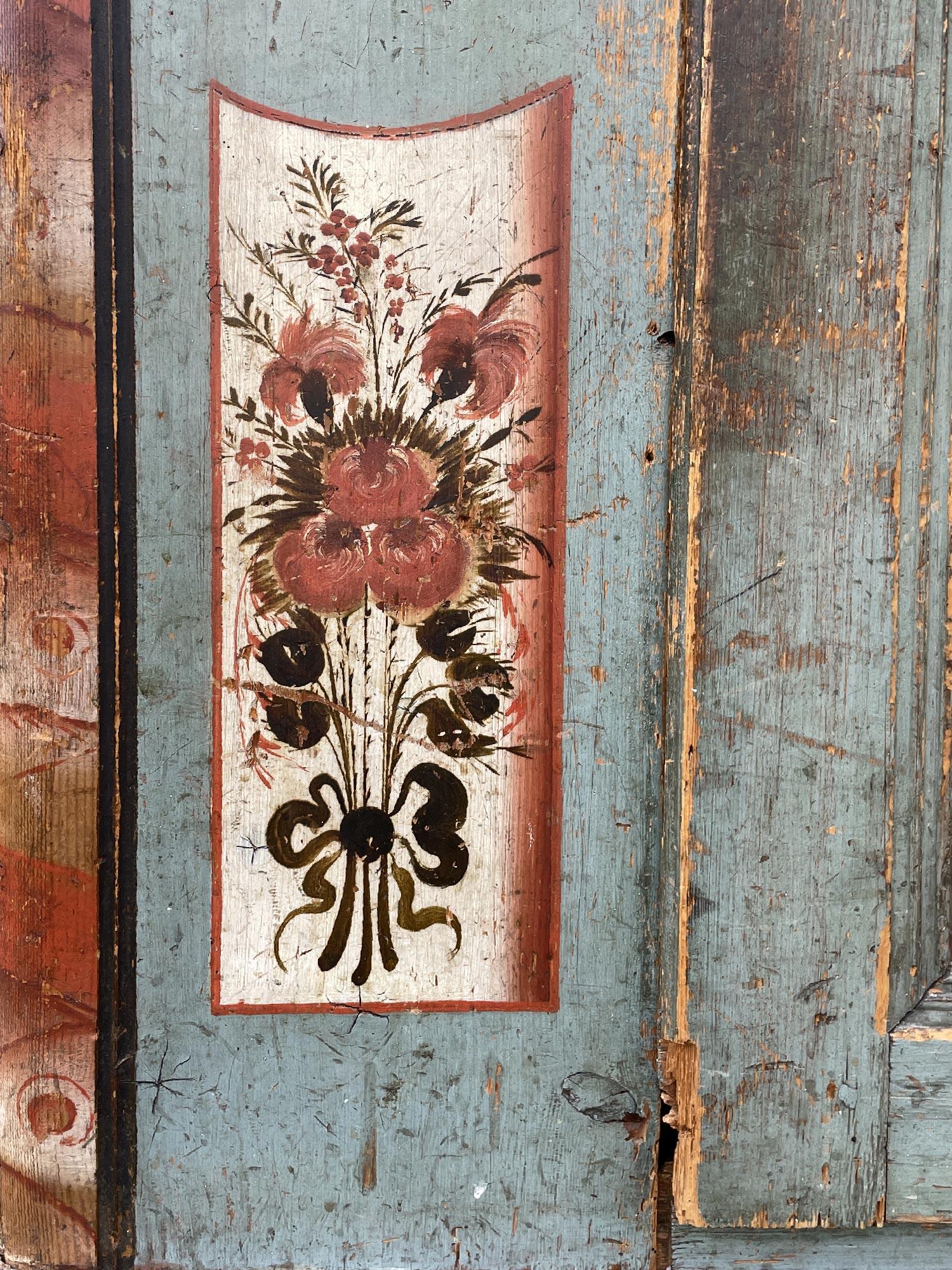 Early 19th Century Blue Floral Painted Cabinet For Sale 3