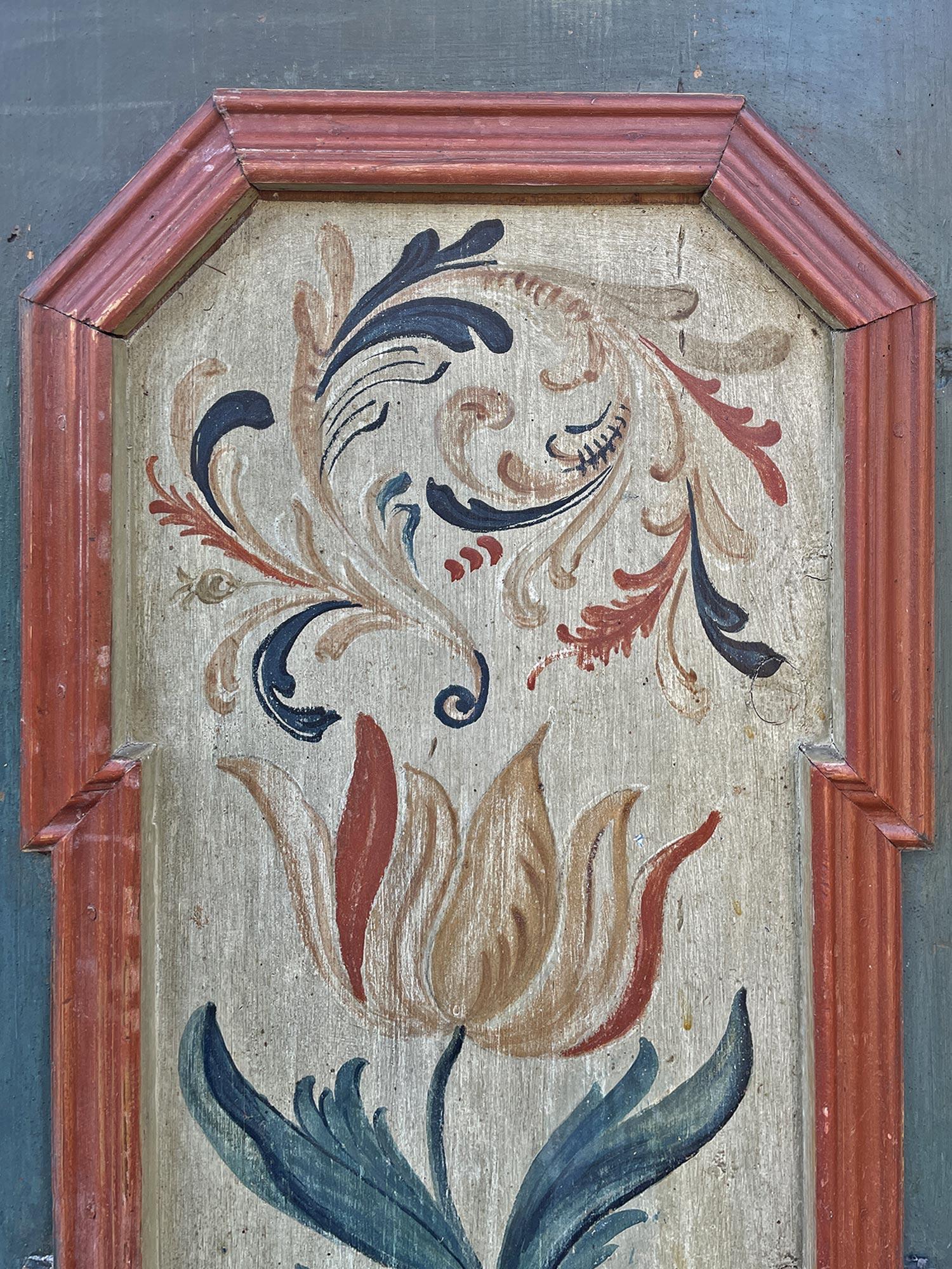 Armario pintado con flores azules de principios del siglo XIX - Alpes europeos Early 19th Century en venta