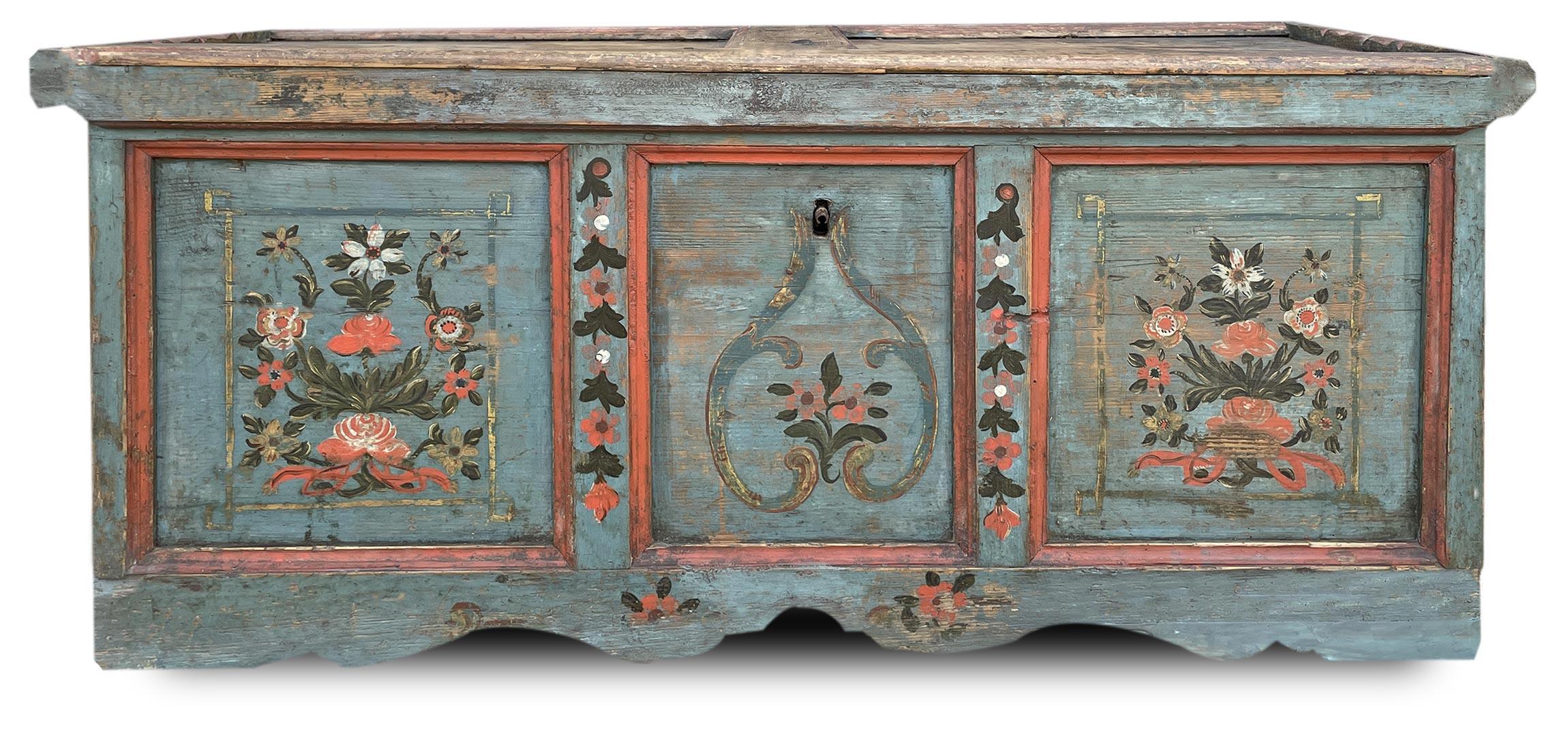 Hand-Painted Early 19th Century Blue Floral Panted Blanket Chest For Sale
