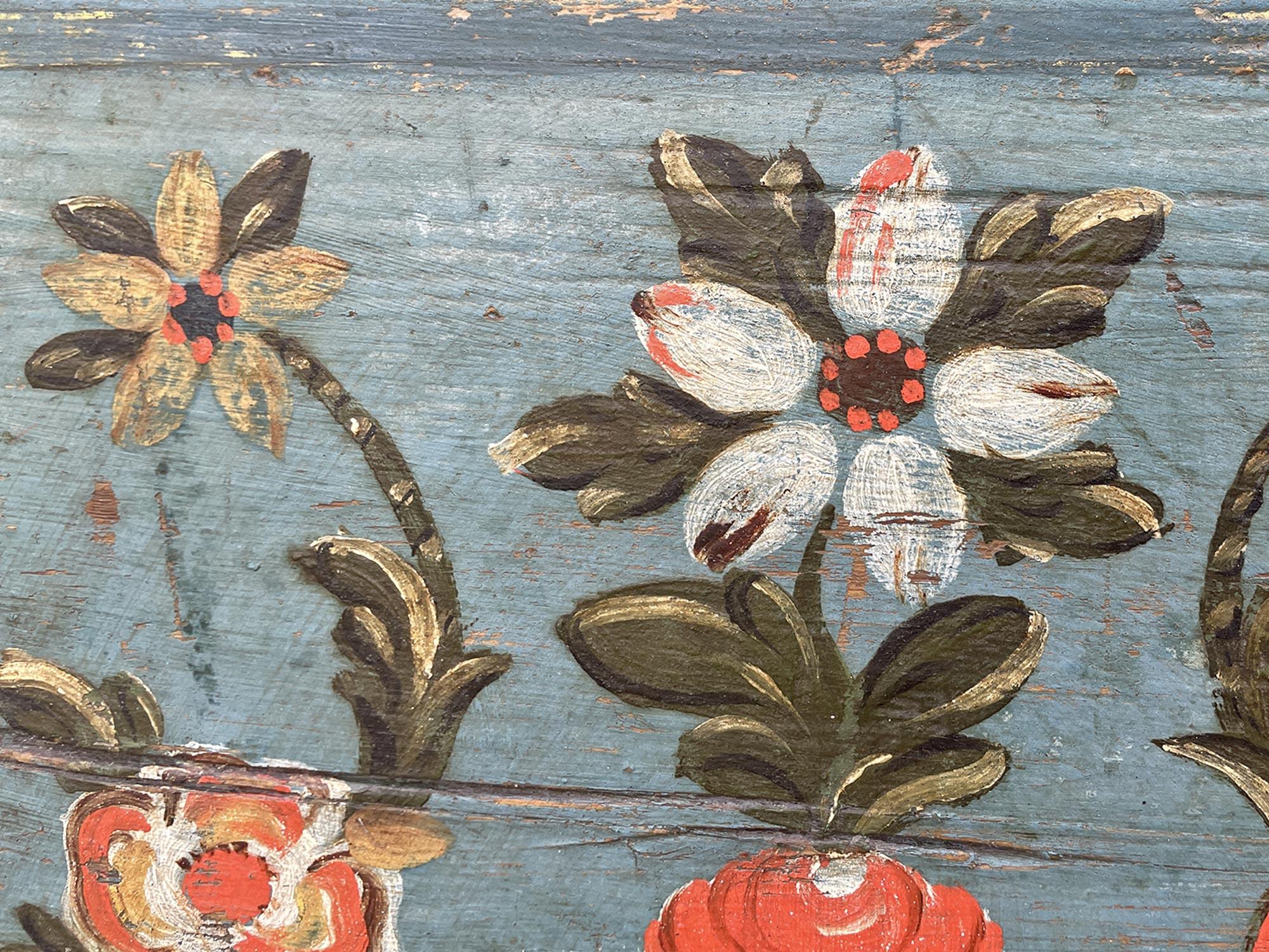 Early 19th Century Blue Floral Panted Blanket Chest For Sale 2