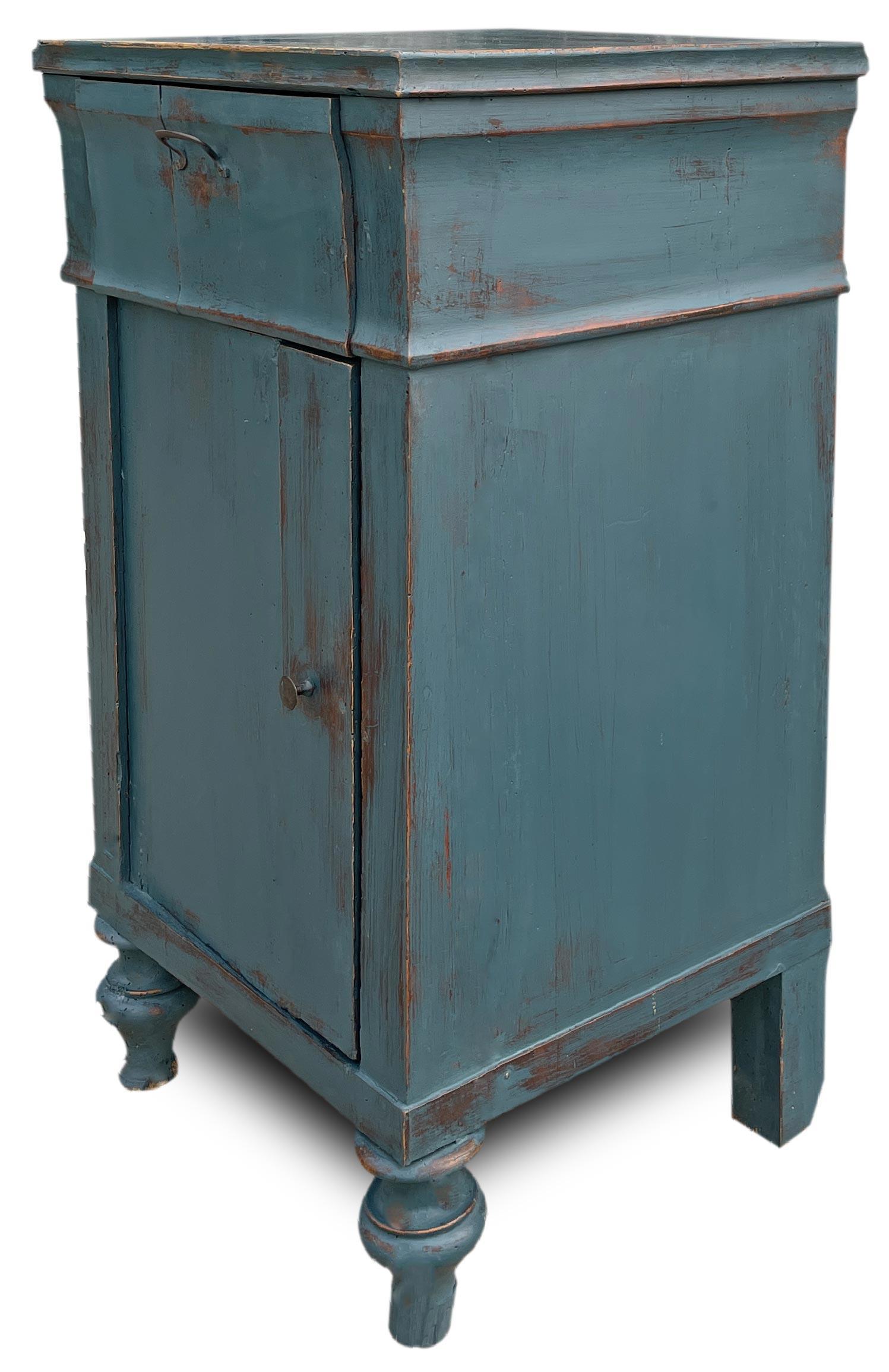Early 19th Century Blue Italian Bedside Table  For Sale 5