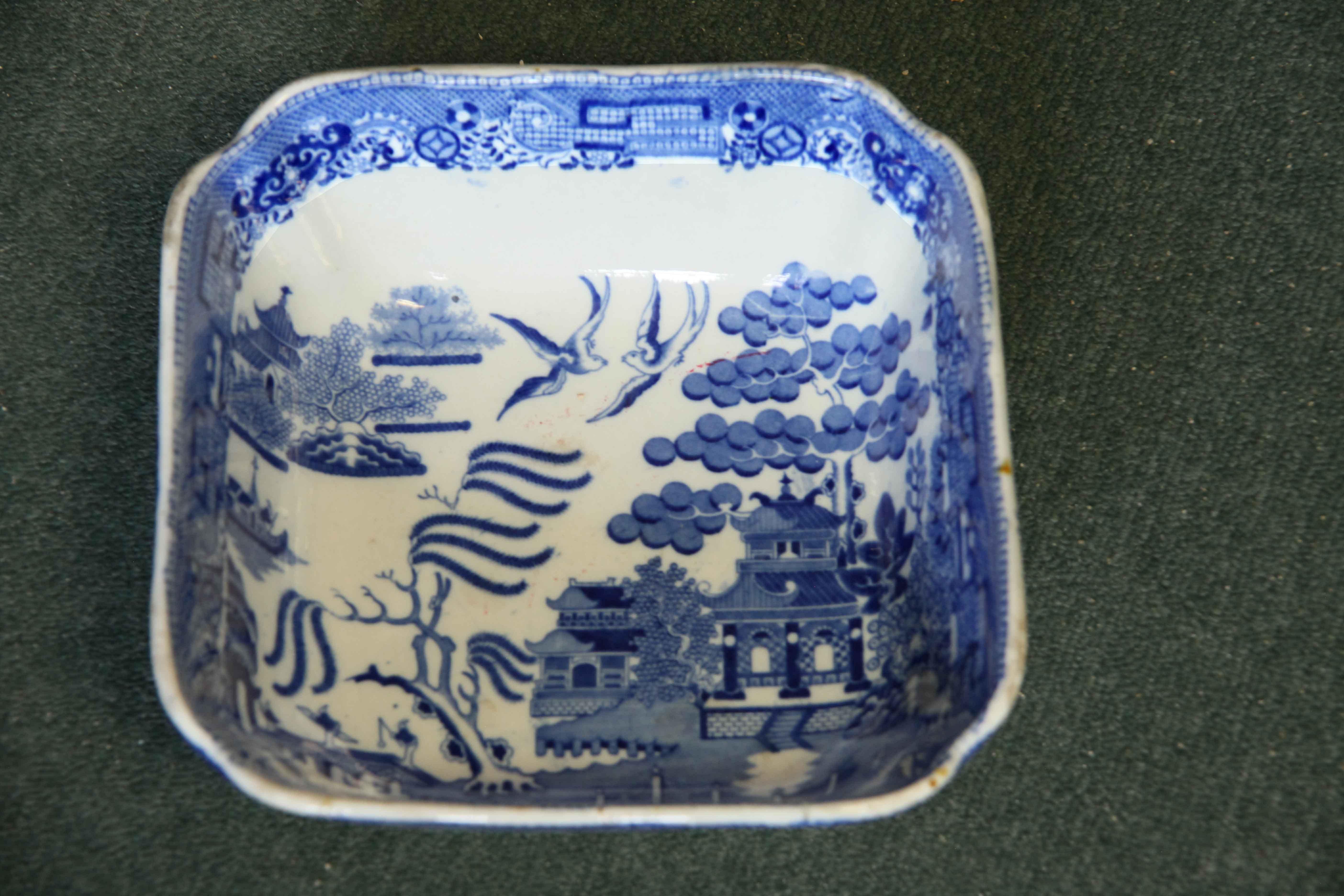 Early 19th Century Blue Willow Bowl For Sale 2