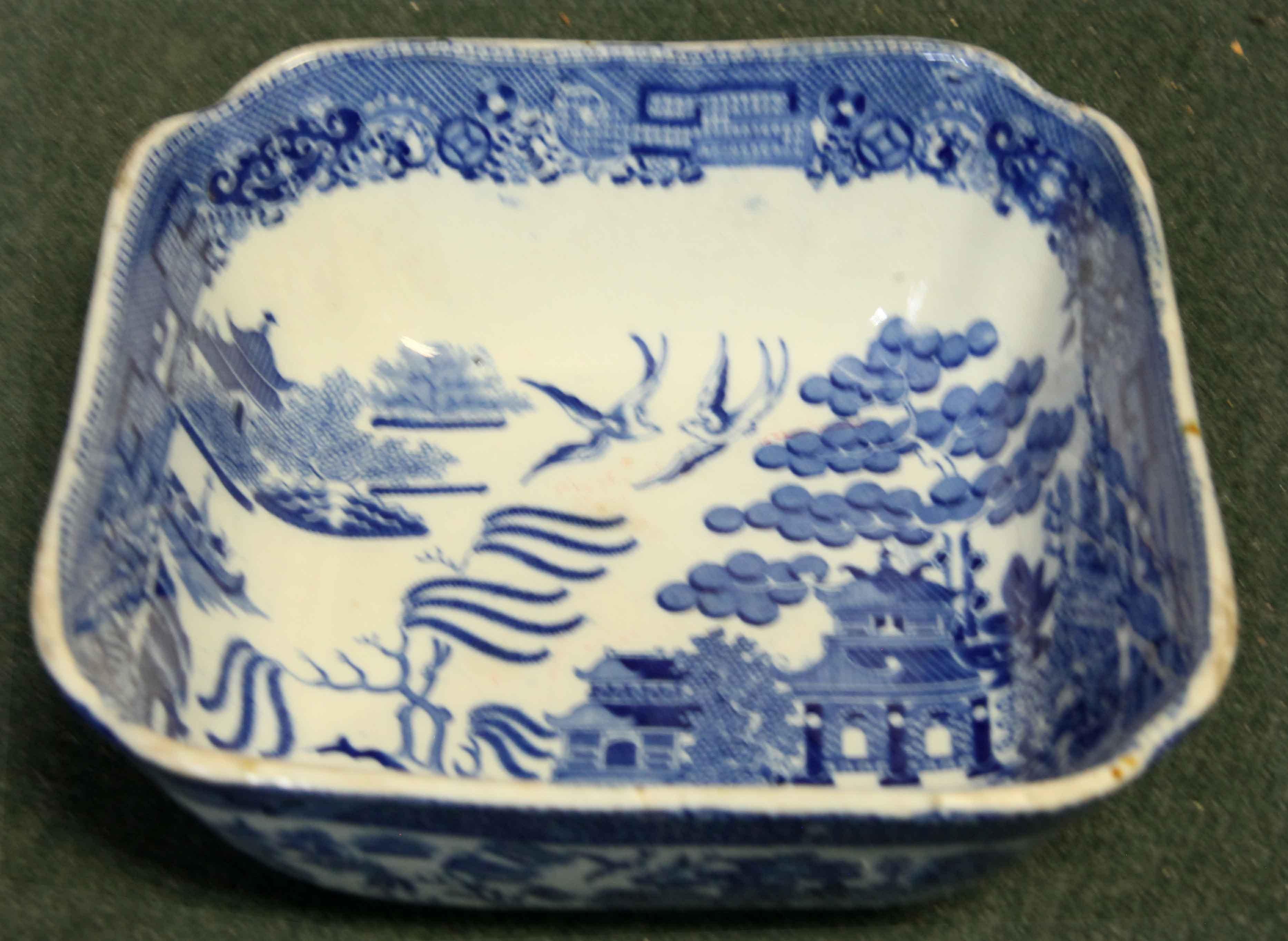 Early 19th Century Blue Willow Bowl For Sale 3