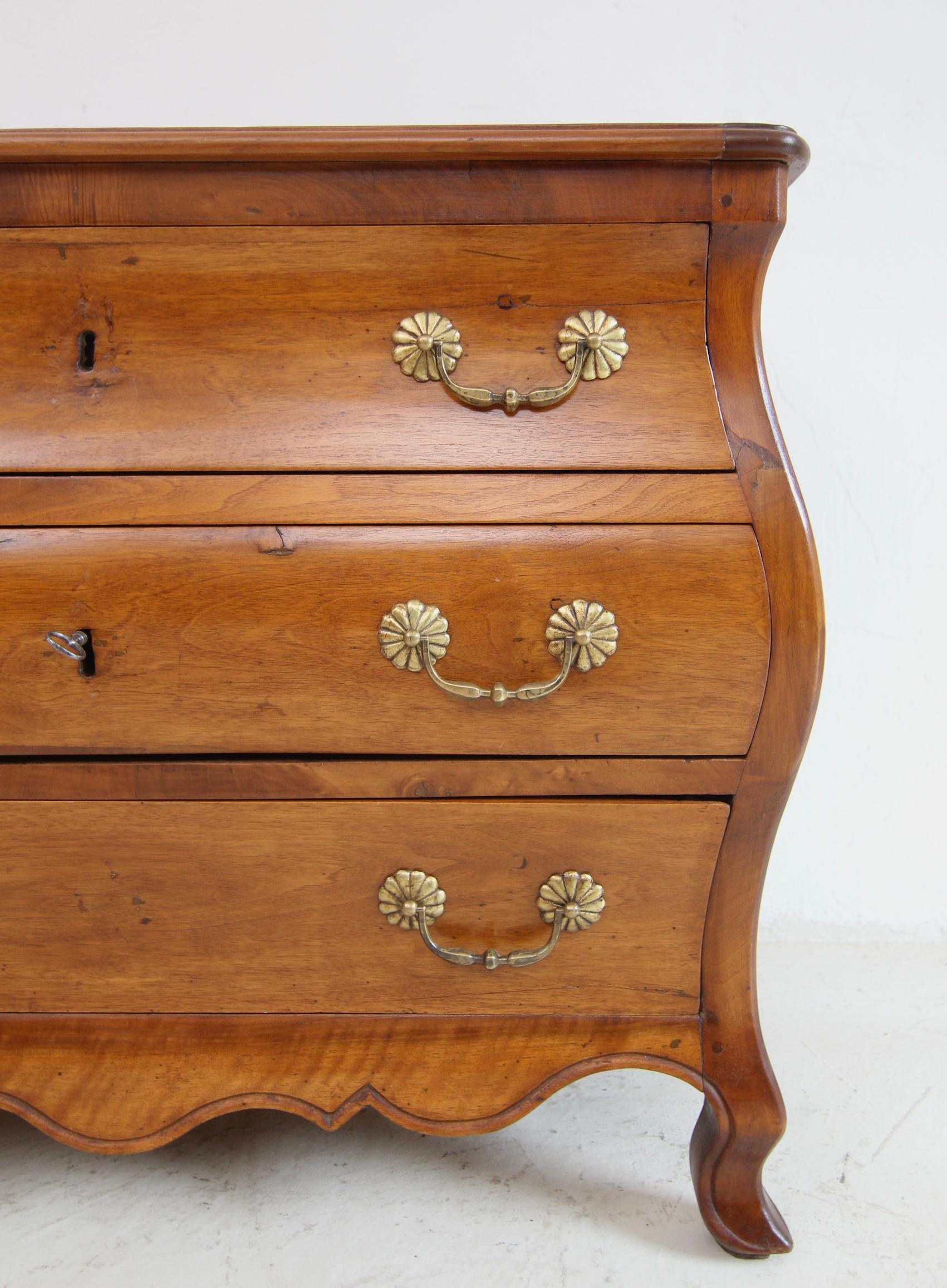 Cassettiera a bombe del primo Ottocento in vendita 1