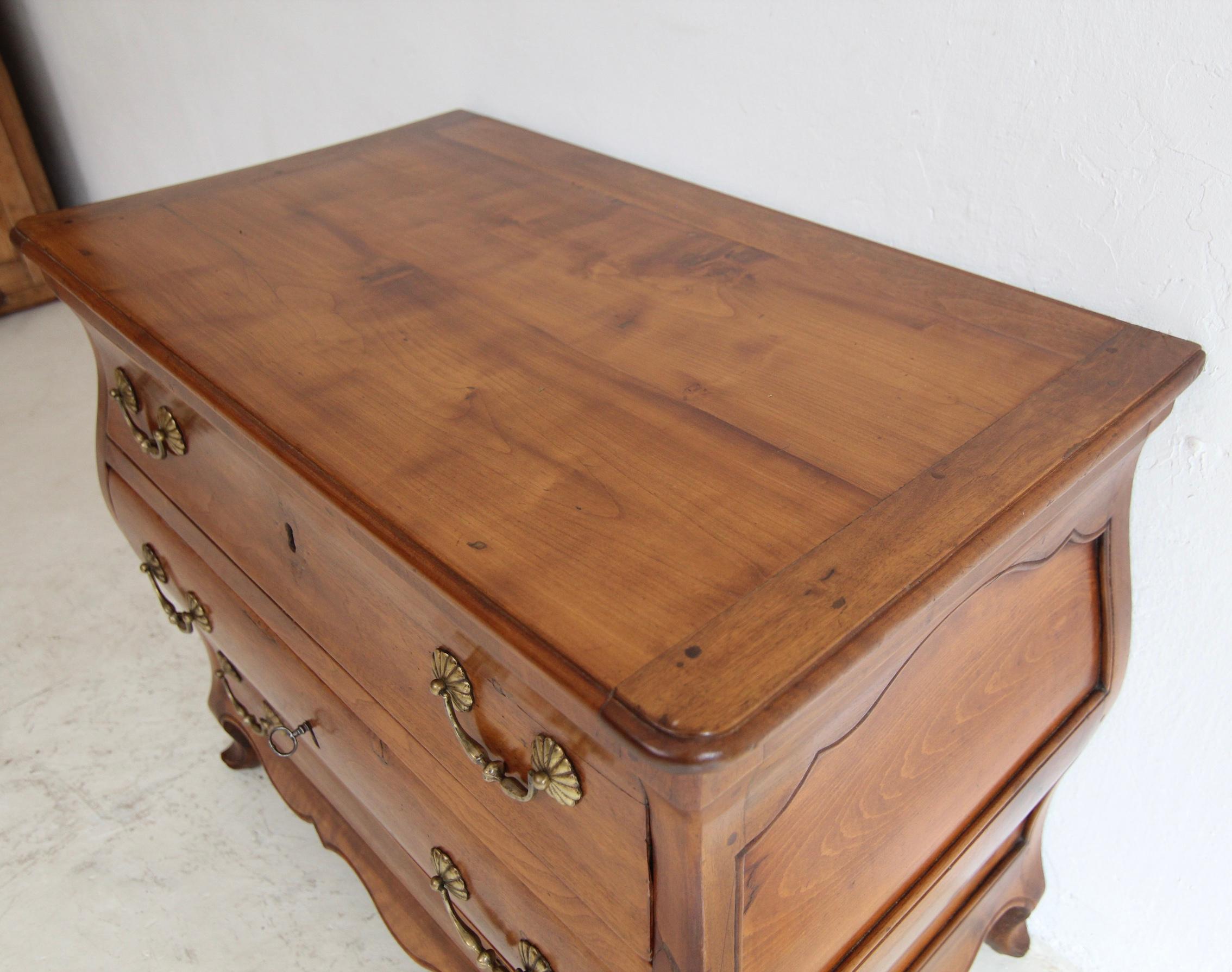 Cassettiera a bombe del primo Ottocento in vendita 2