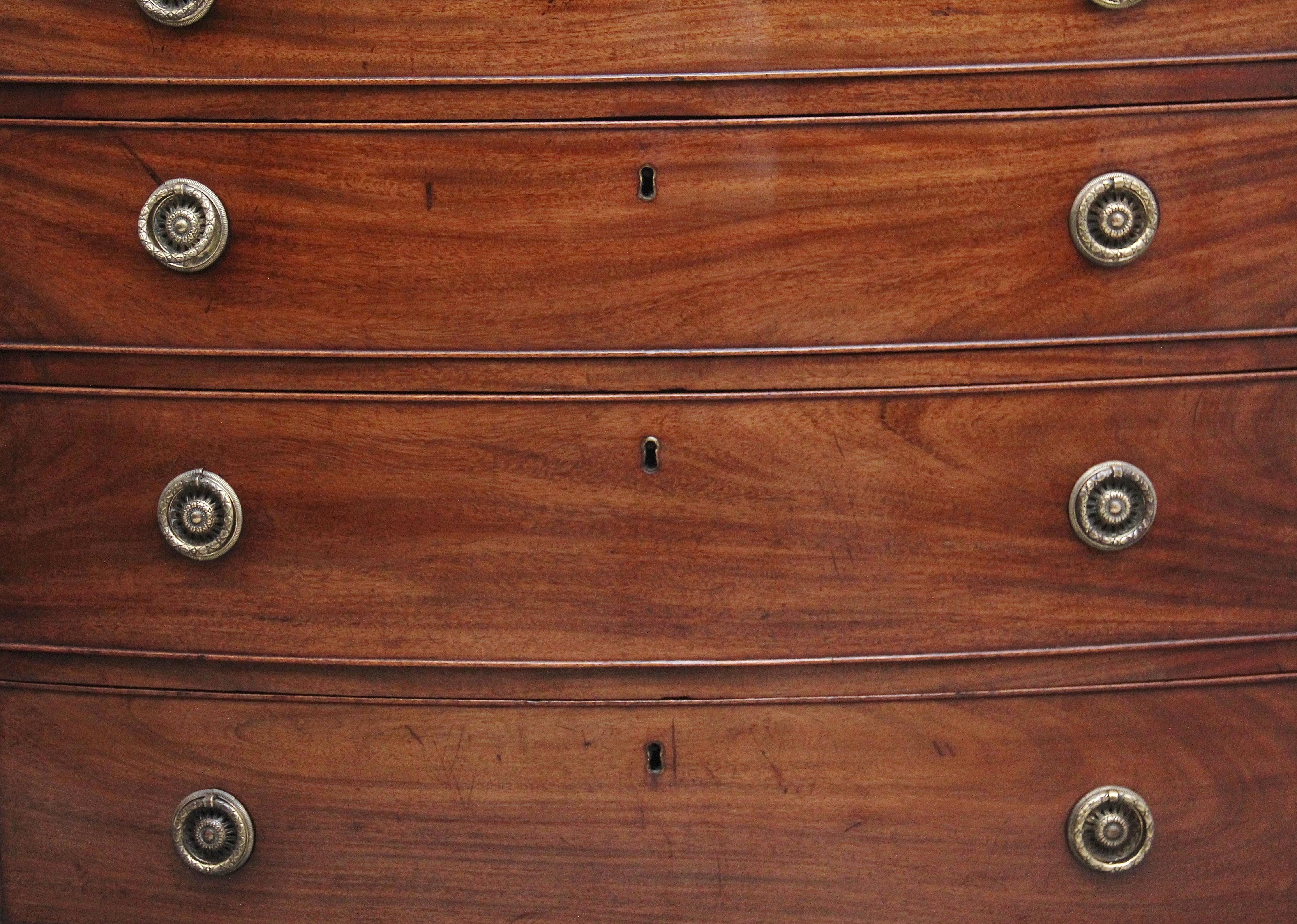 Early 19th Century bowfront chest In Good Condition In Martlesham, GB