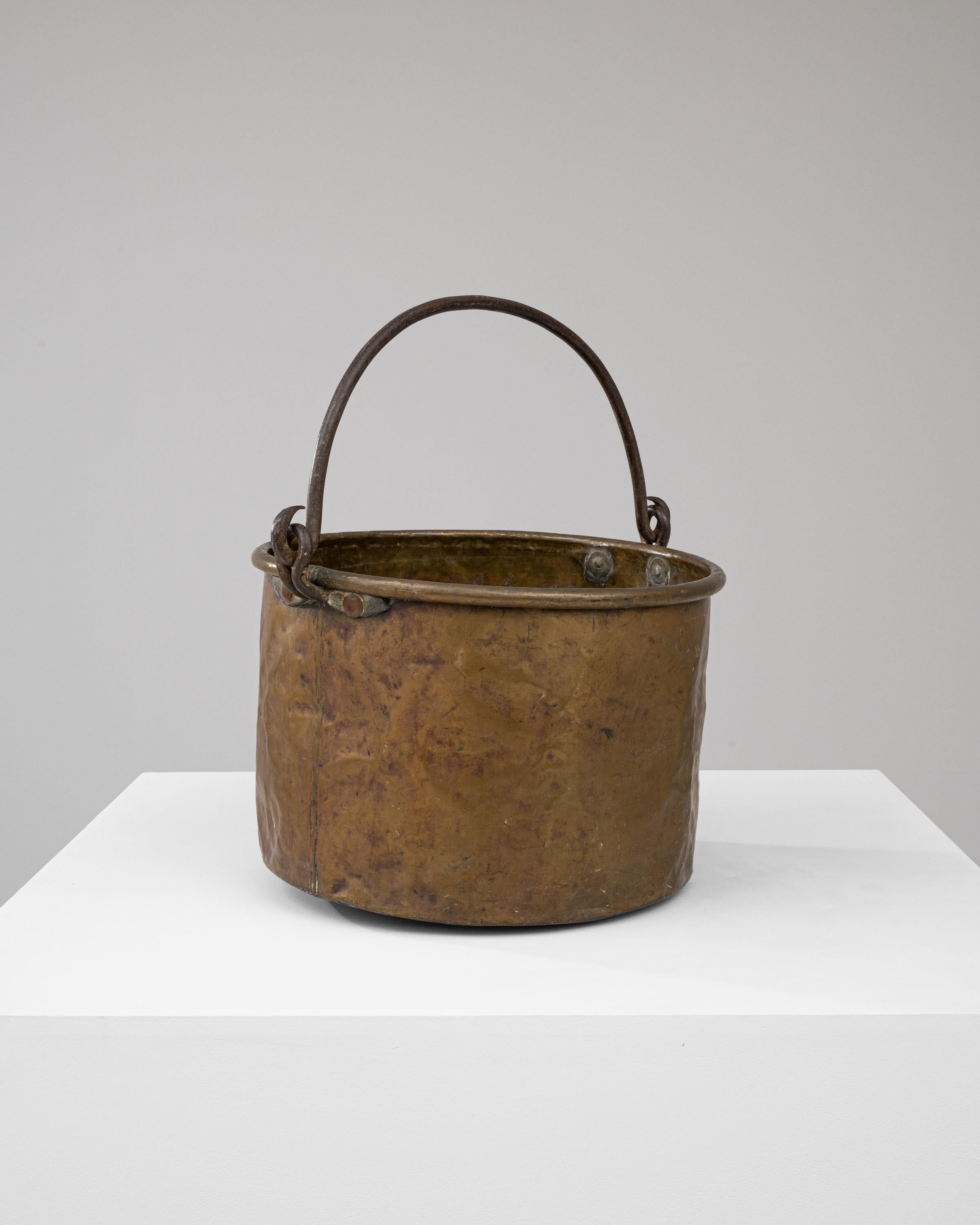 Early 19th Century Brass Bucket In Good Condition In High Point, NC