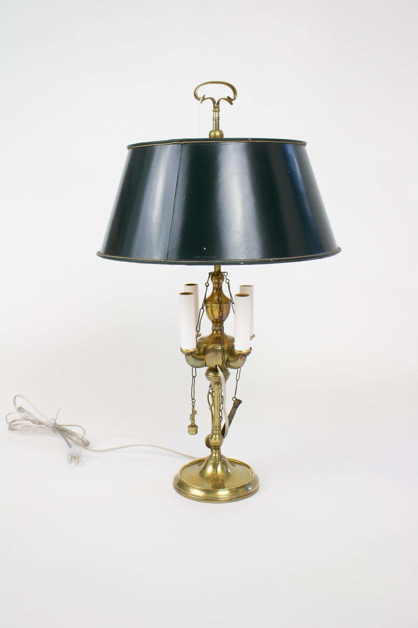 Colonial américain Lampe à huile de baleine lucernoise électrifiée en laiton du début du 19e siècle en vente