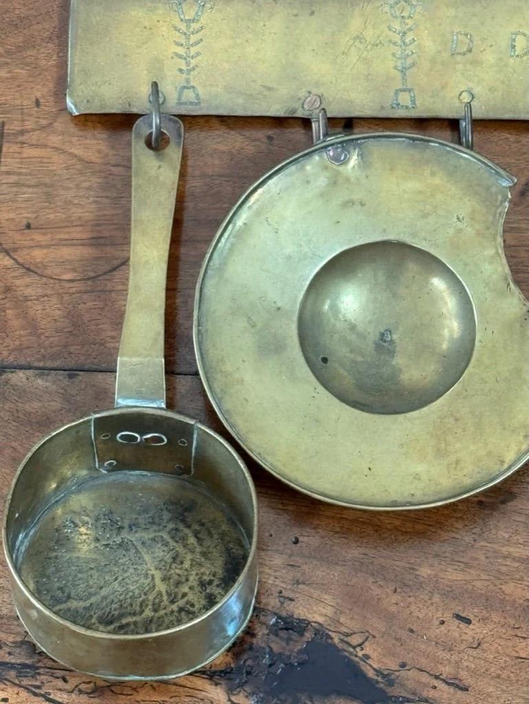 Early 19th Century Brass kitchen utensil hanger with utensils In Good Condition For Sale In Charlottesville, VA