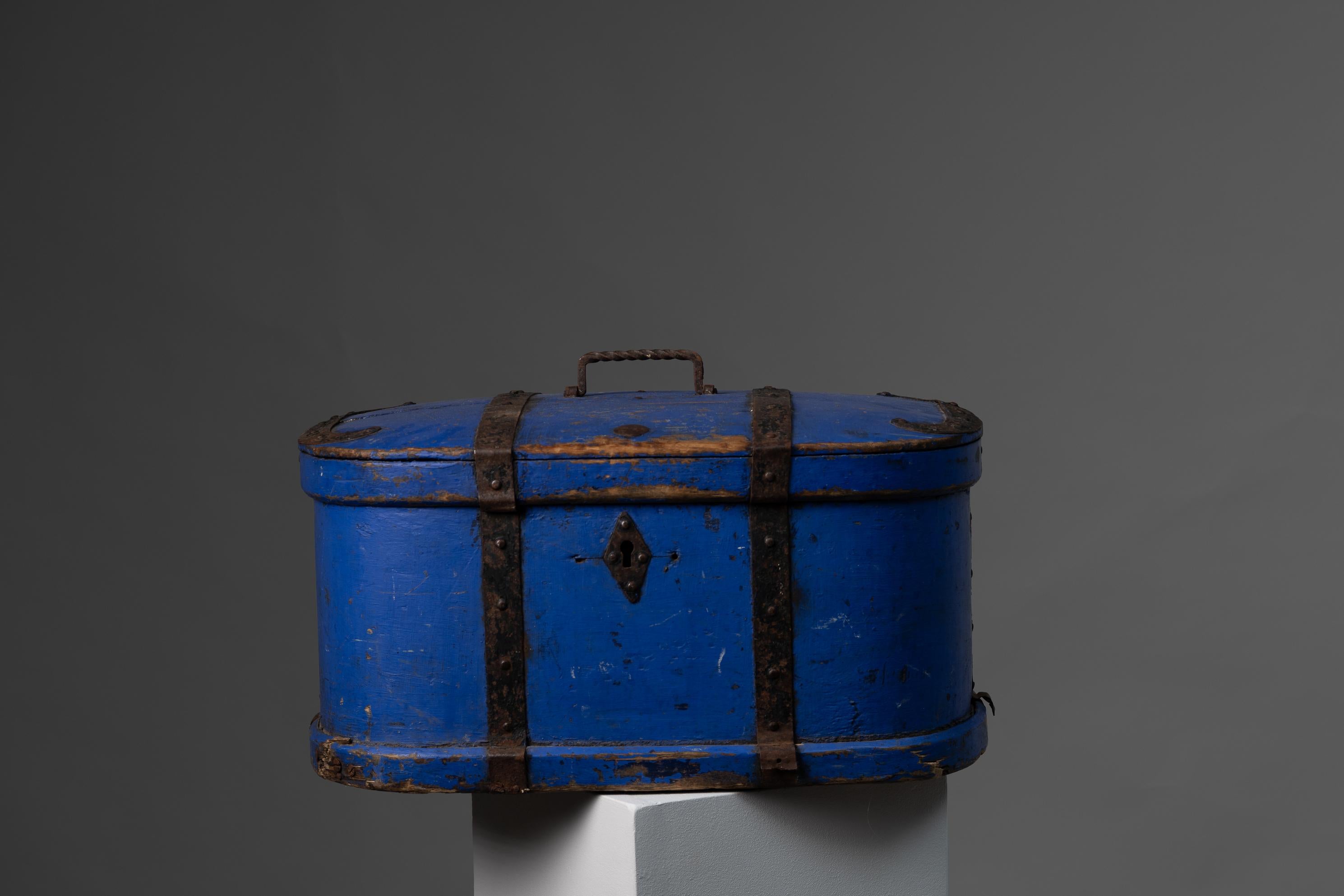 Country Early 19th Century Bright Blue Swedish Antique Travelling Box For Sale