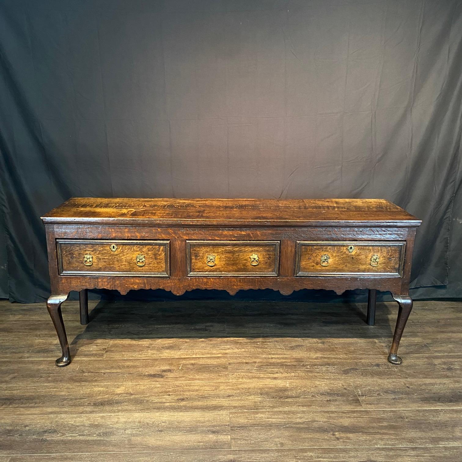 Giorgio II Credenza con base a cassettone in Oak British II dell'inizio del XIX secolo in vendita