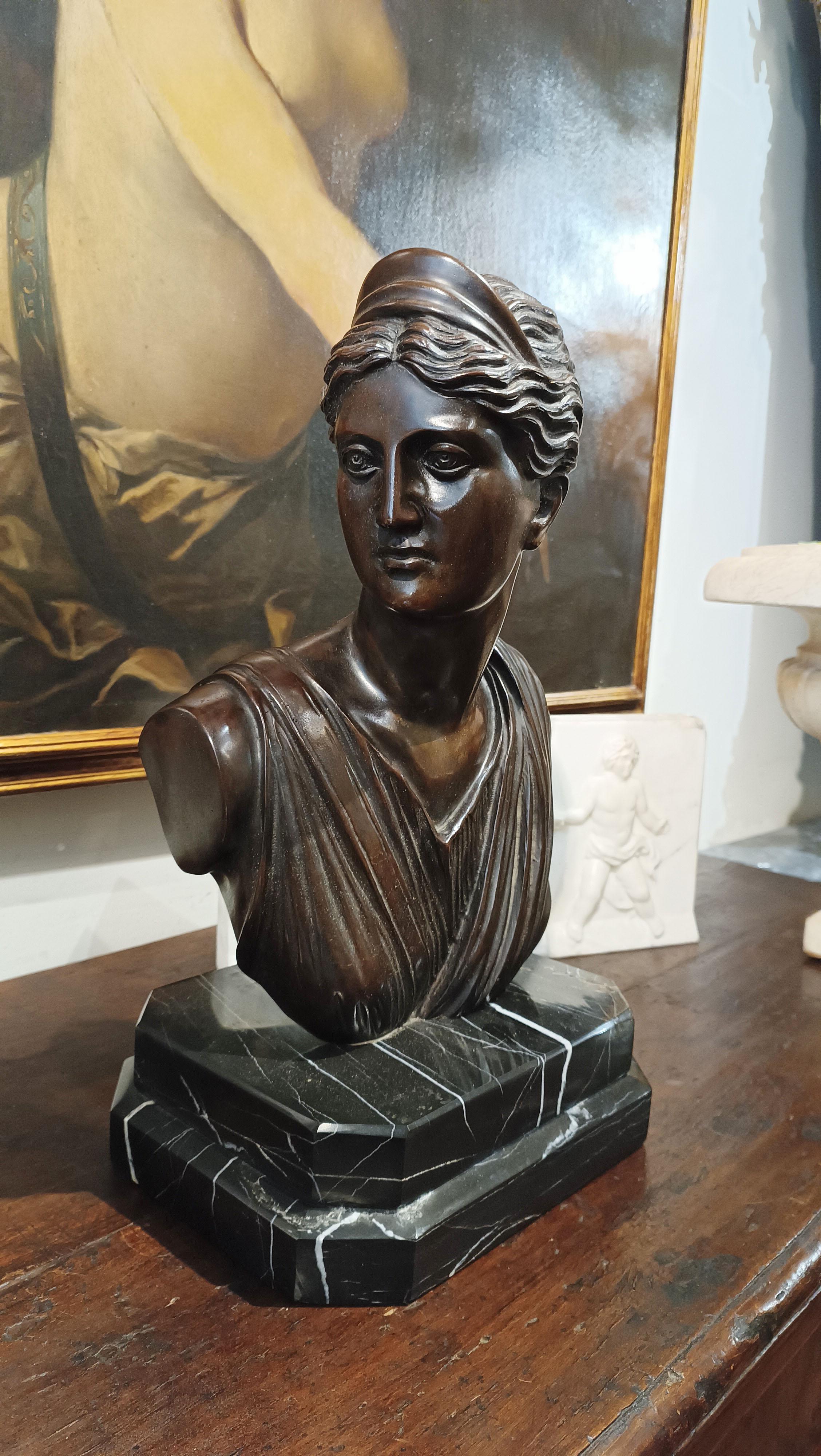 EARLY 19th CENTURY BRONZE DIANA'S BUST SCULPTURE For Sale 1