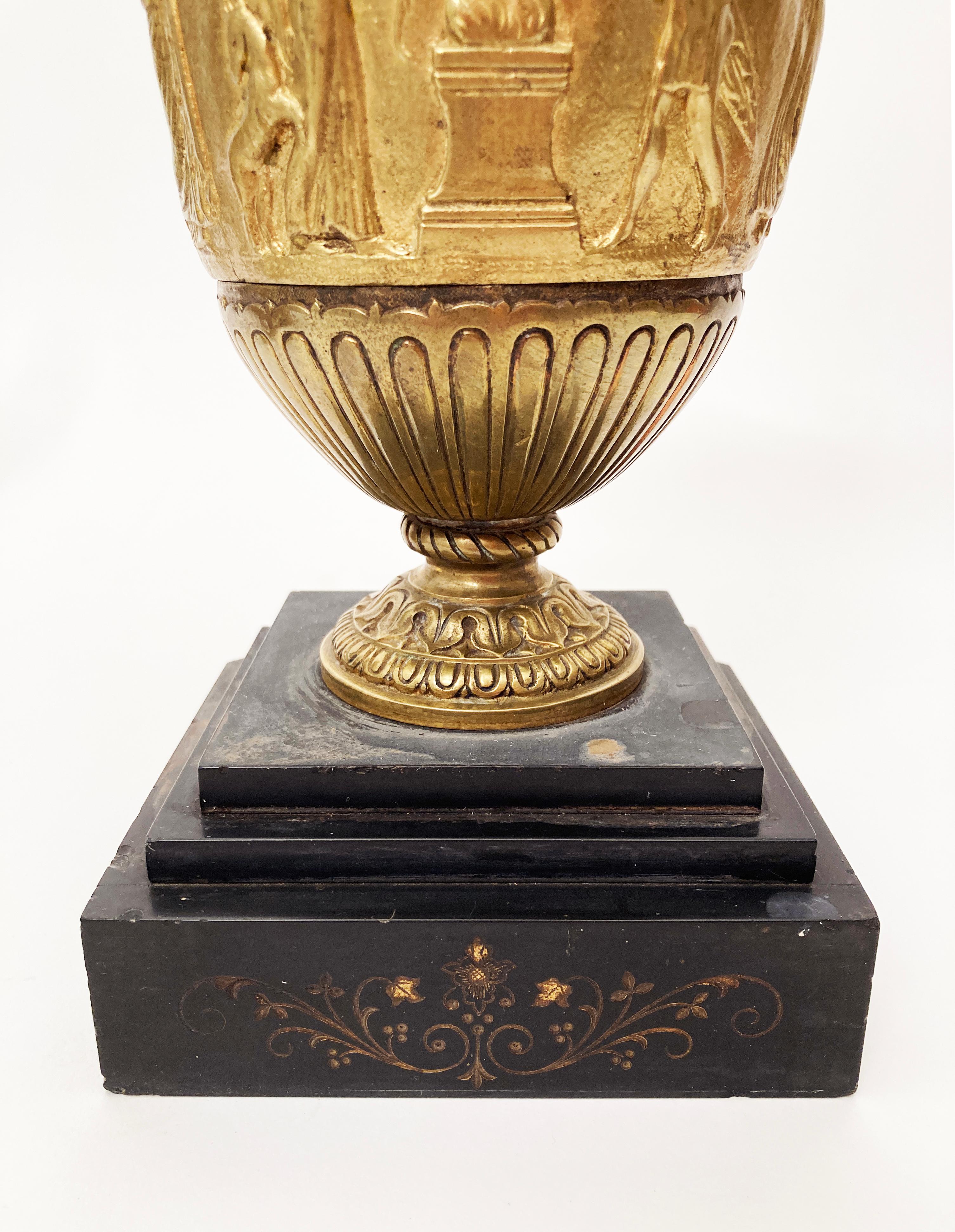Französische Grand Tour-Urnen aus Bronze des frühen 19. Jahrhunderts (Paar)  im Angebot 8