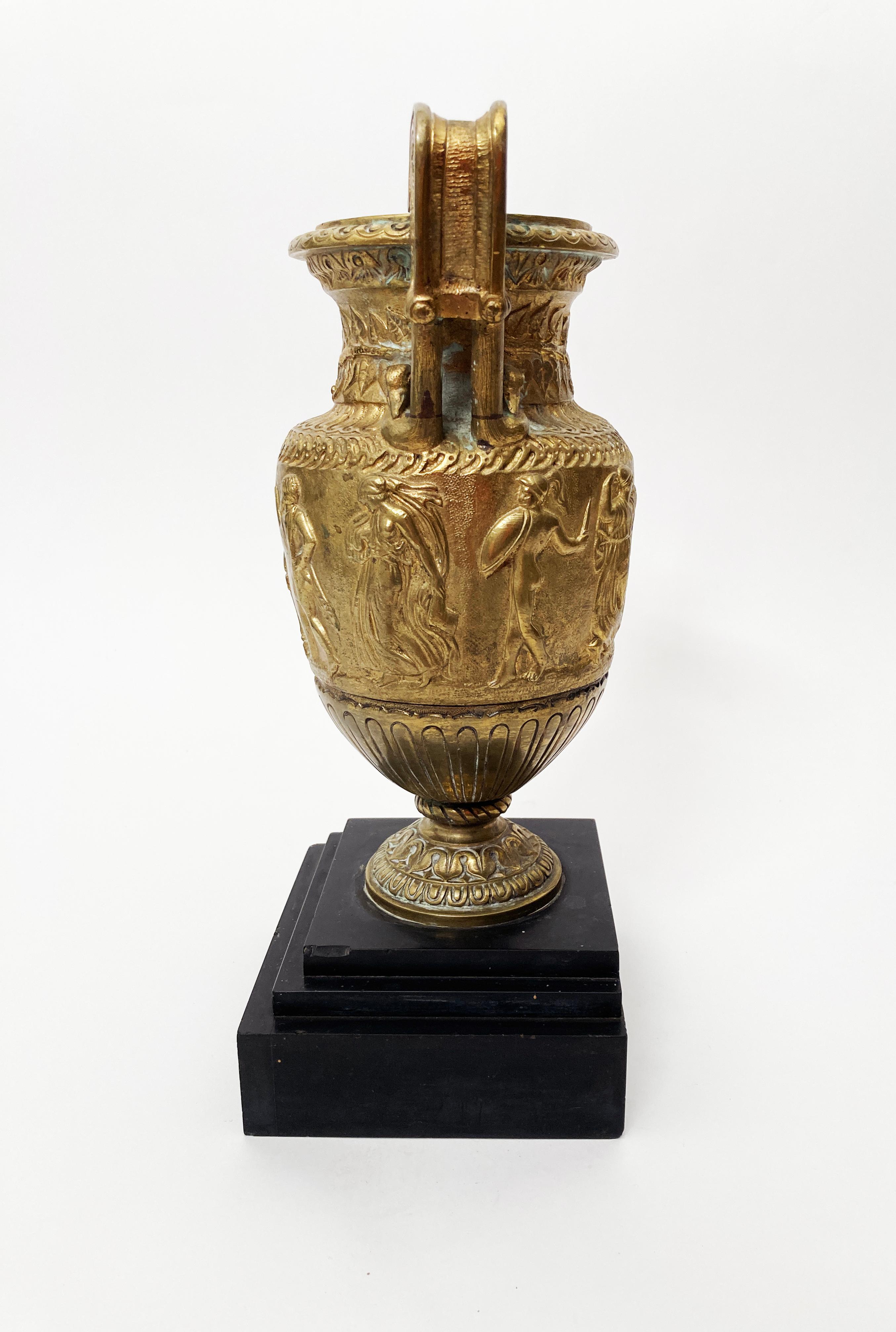 Französische Grand Tour-Urnen aus Bronze des frühen 19. Jahrhunderts (Paar)  im Zustand „Gut“ im Angebot in Louisville, KY