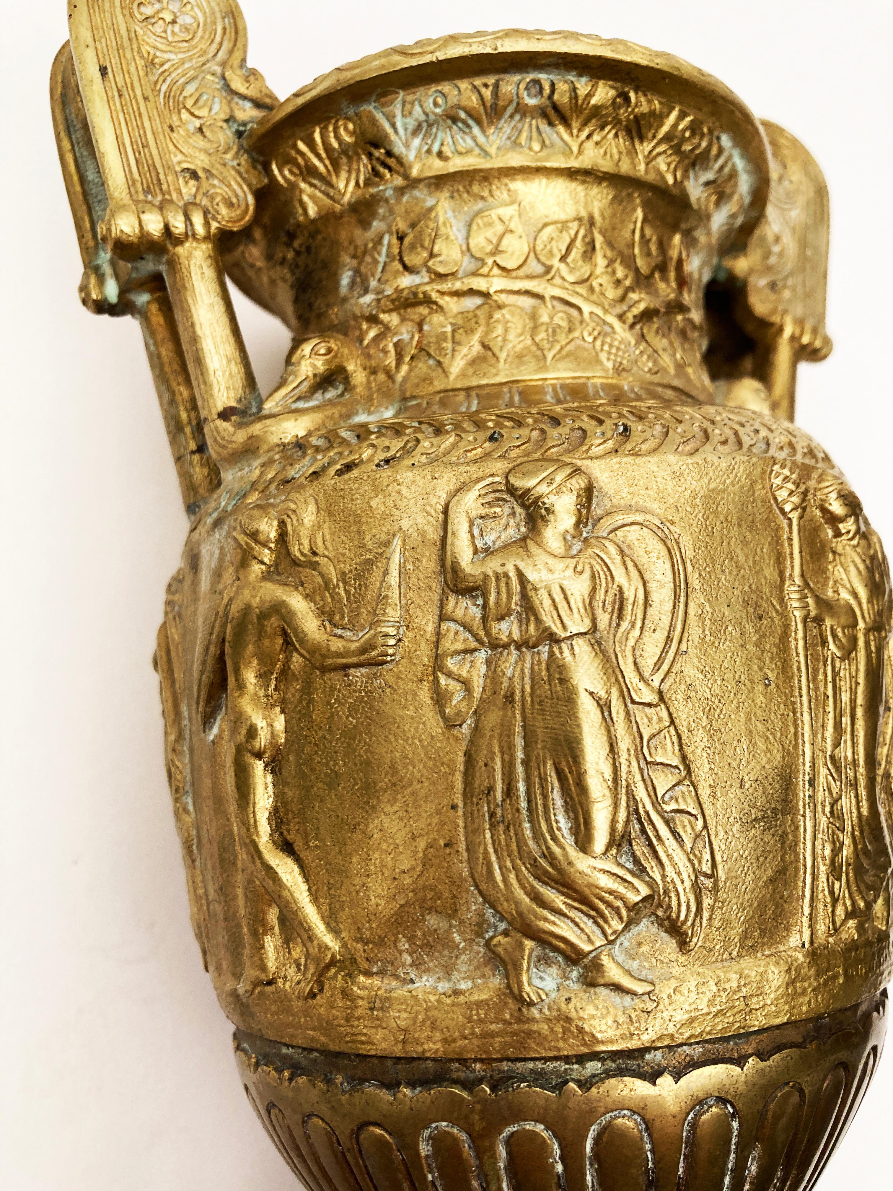 Französische Grand Tour-Urnen aus Bronze des frühen 19. Jahrhunderts (Paar)  im Angebot 4