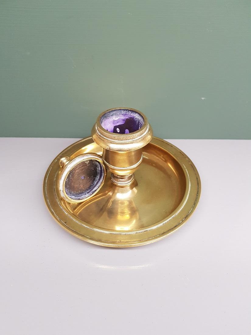 Antique bronze inkwell holder in the shape of an urn with lid and is also in good condition, early 19th century. 

The measurements are,
Diameter 13.5 cm/ 5.3 inch.
Height 11.5 cm/ 4.5 inch.